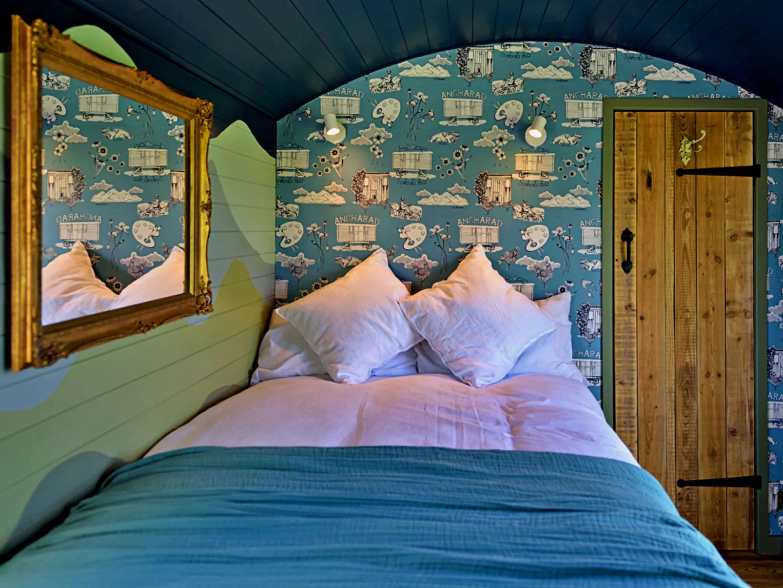 'Angharad' Poachers Hut-Binnen