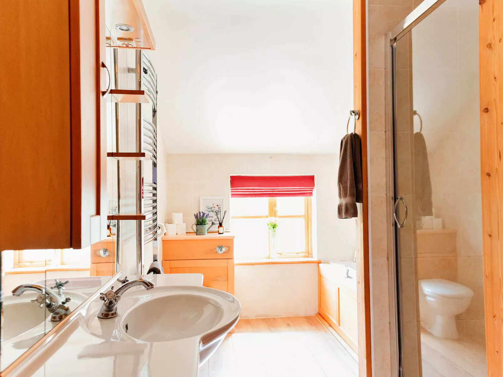 The Welsh Farmhouse-Binnen