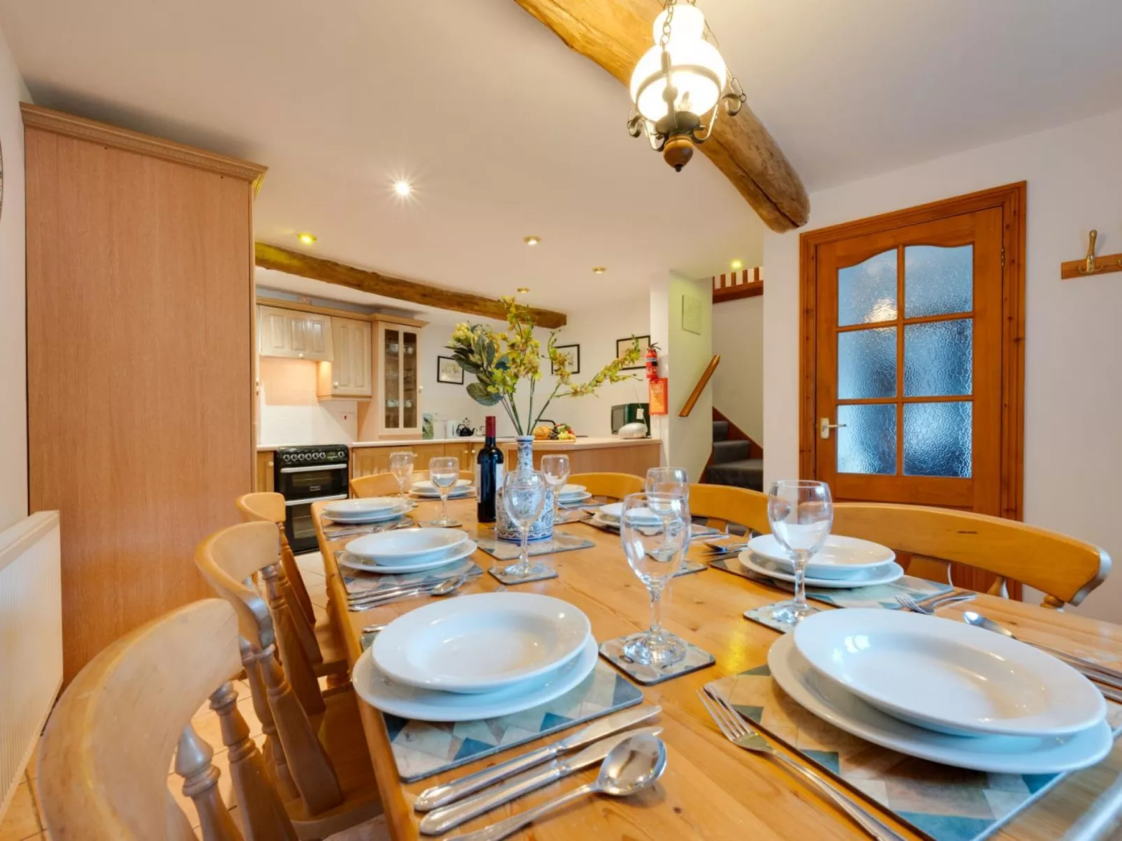 Cherry at Buckland Court-Binnen