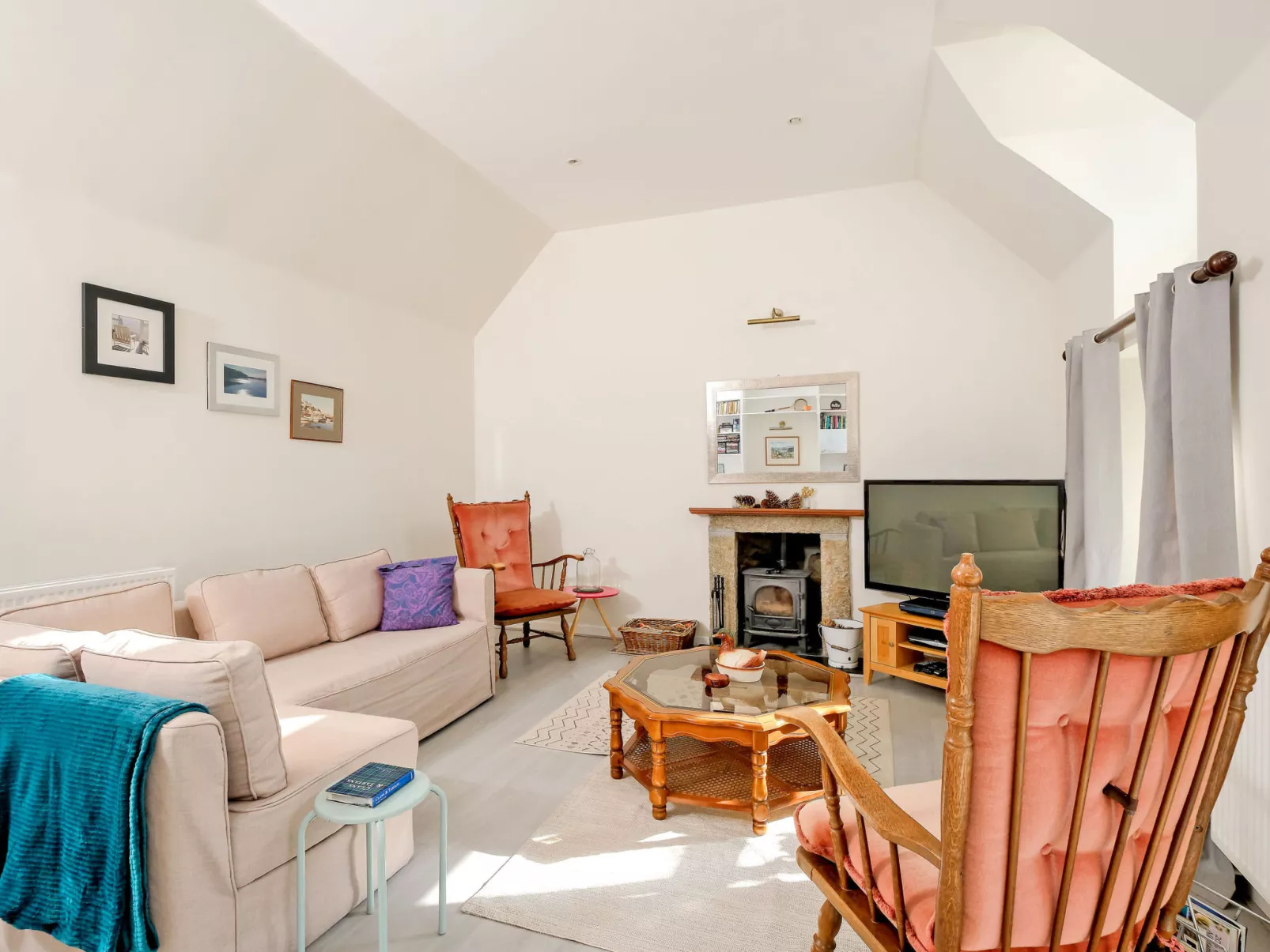 Corrennie School Cottage-Binnen