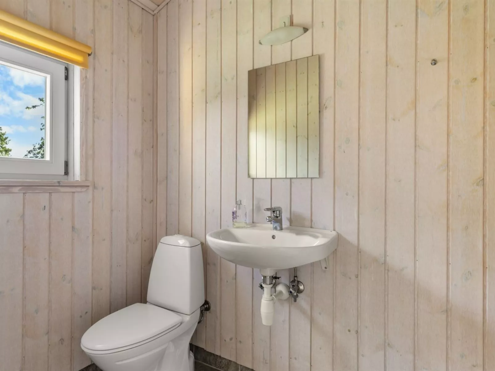 "Solja" - 85m from the sea-Binnen