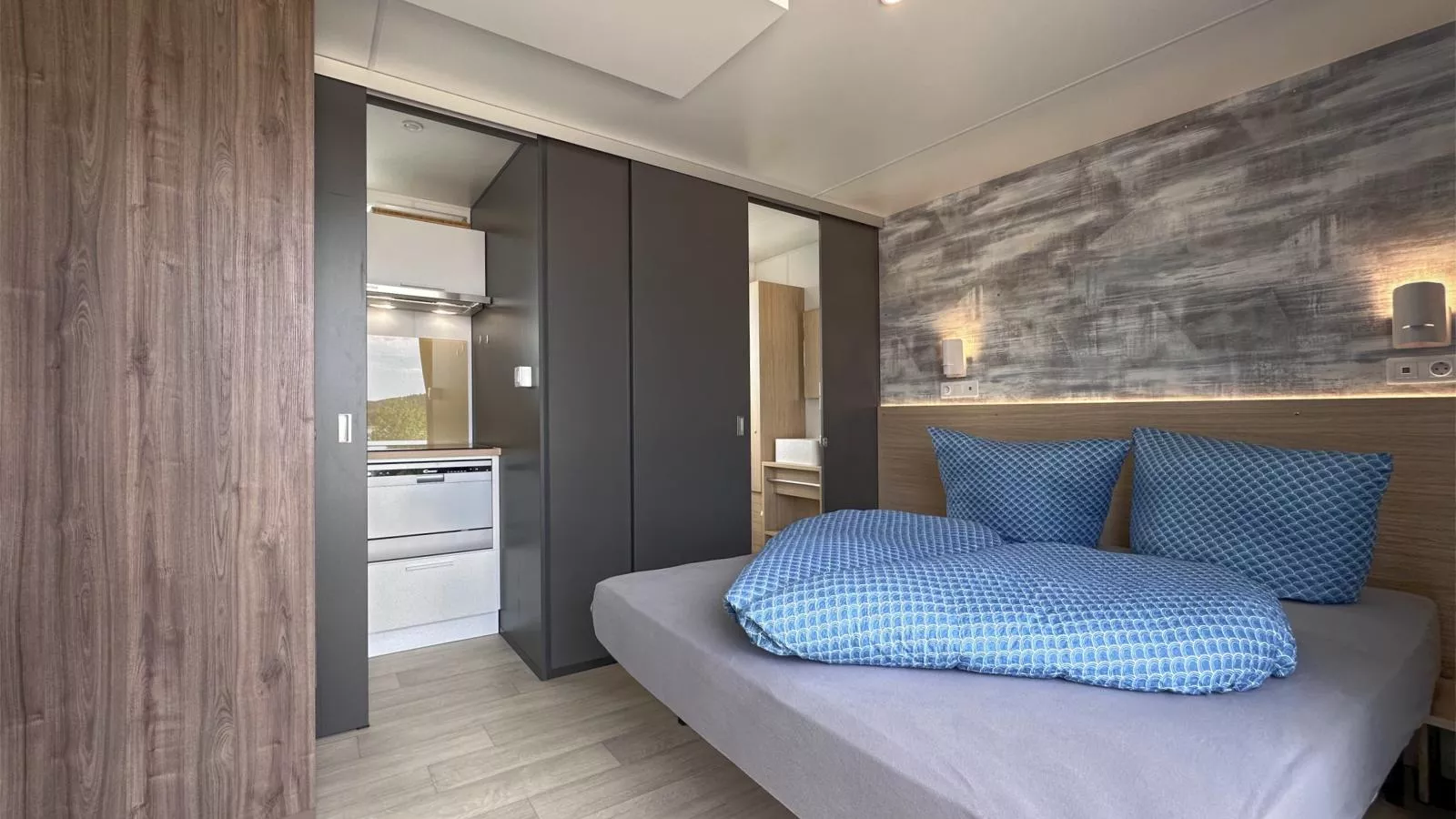 Feriendorf Seeblick - Tiny Chalet Nr 10-Slaapkamer