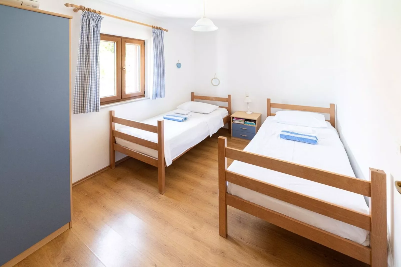 Villa Oliva - Two Bedroom Villa with Terrace and Swimming pool-Slaapkamer