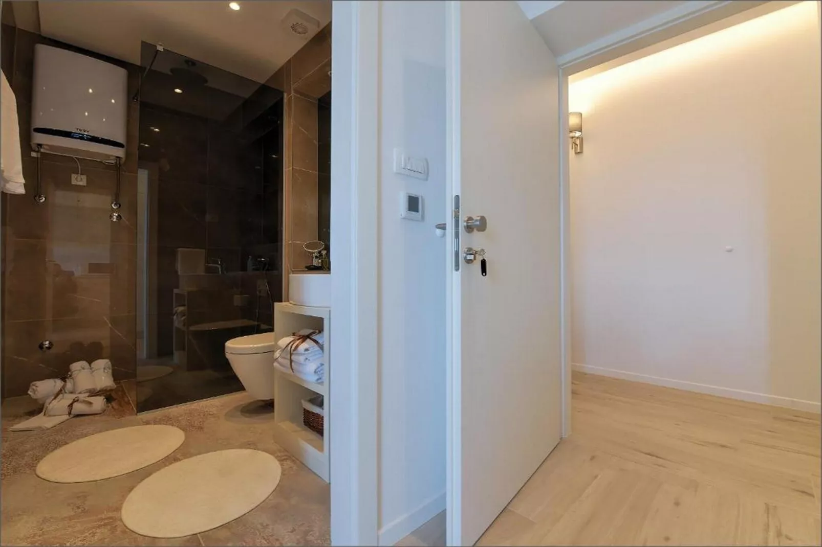 Deluxe Double Room with Balcony and Sea View (1)-Badkamer