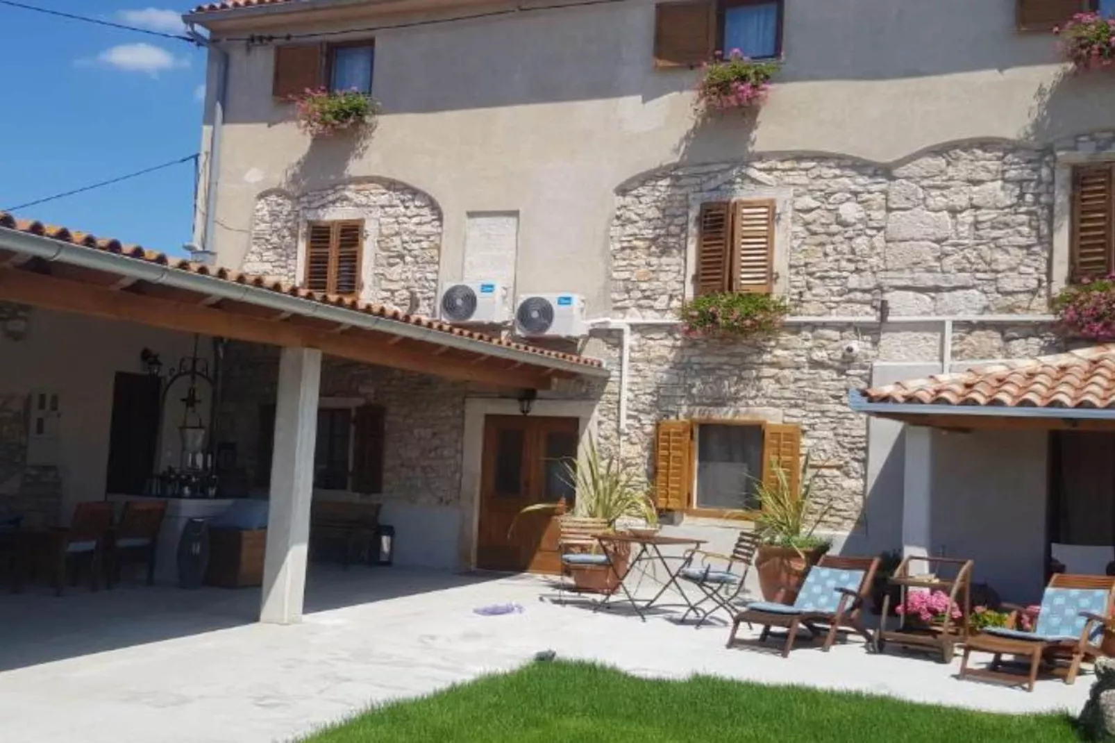 Superior one bedroom apartment ( First floor)-(A1)-Buitenlucht