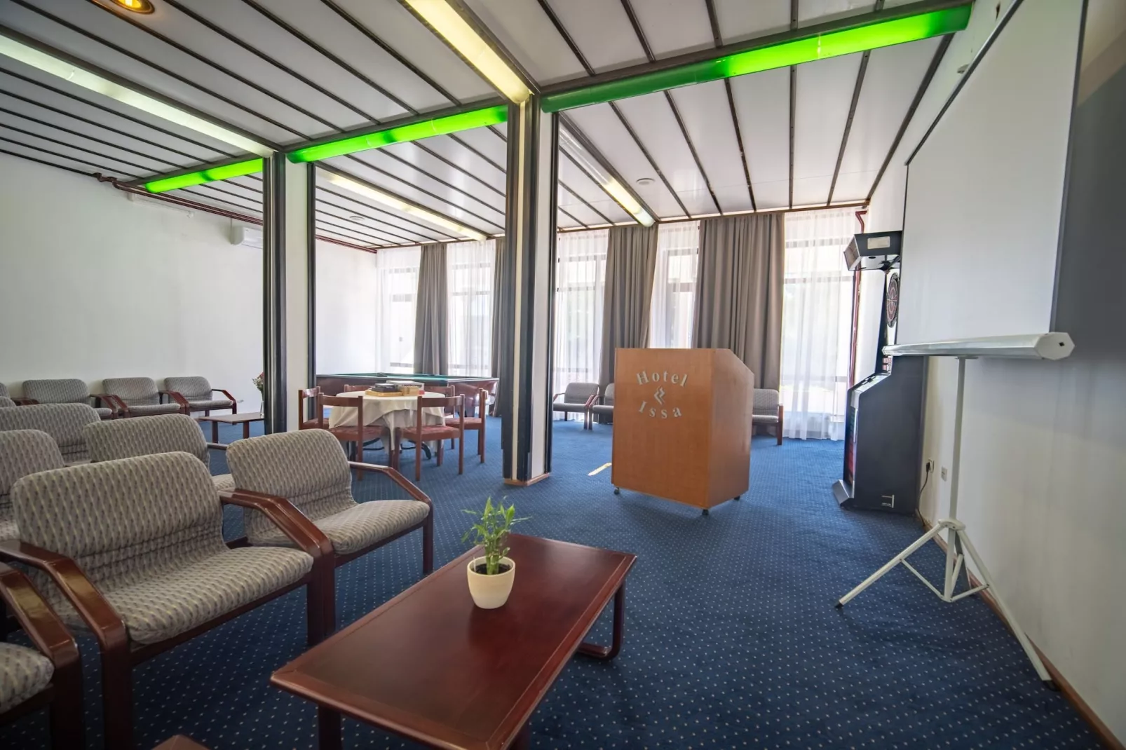 Hotel Issa - Triple Room Sea View-Binnen