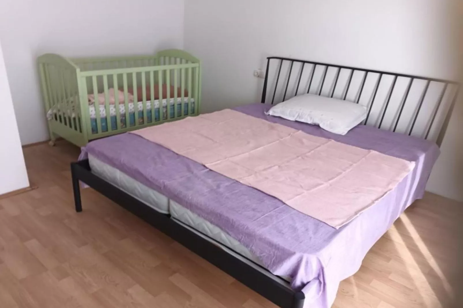 Spacious and Cozy Apartments Dugi Rat-Slaapkamer