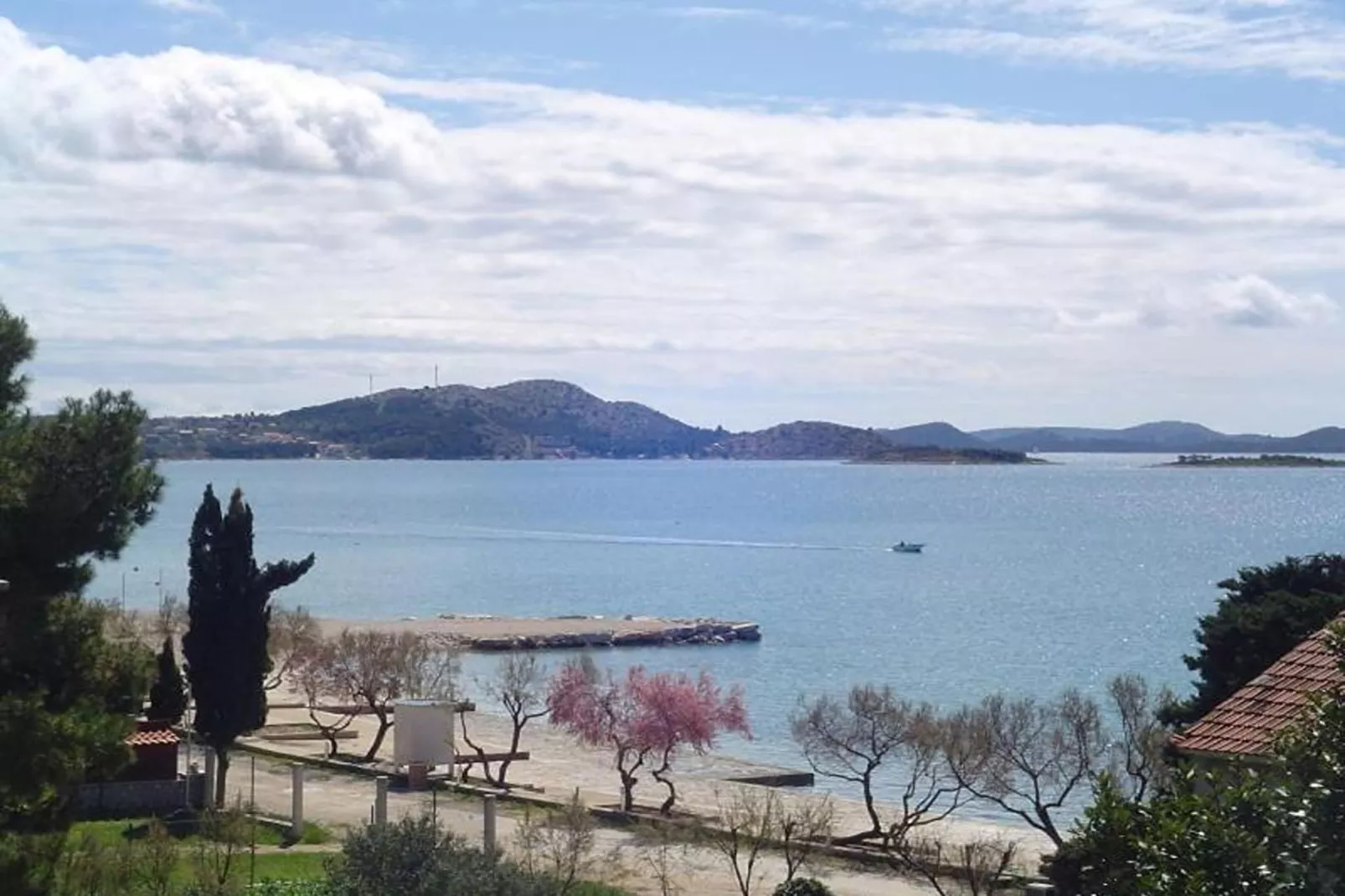 Apartments A&N Pakoštane - One Bedroom Apartment with Sea View and Balcony (A1)-Buitenlucht