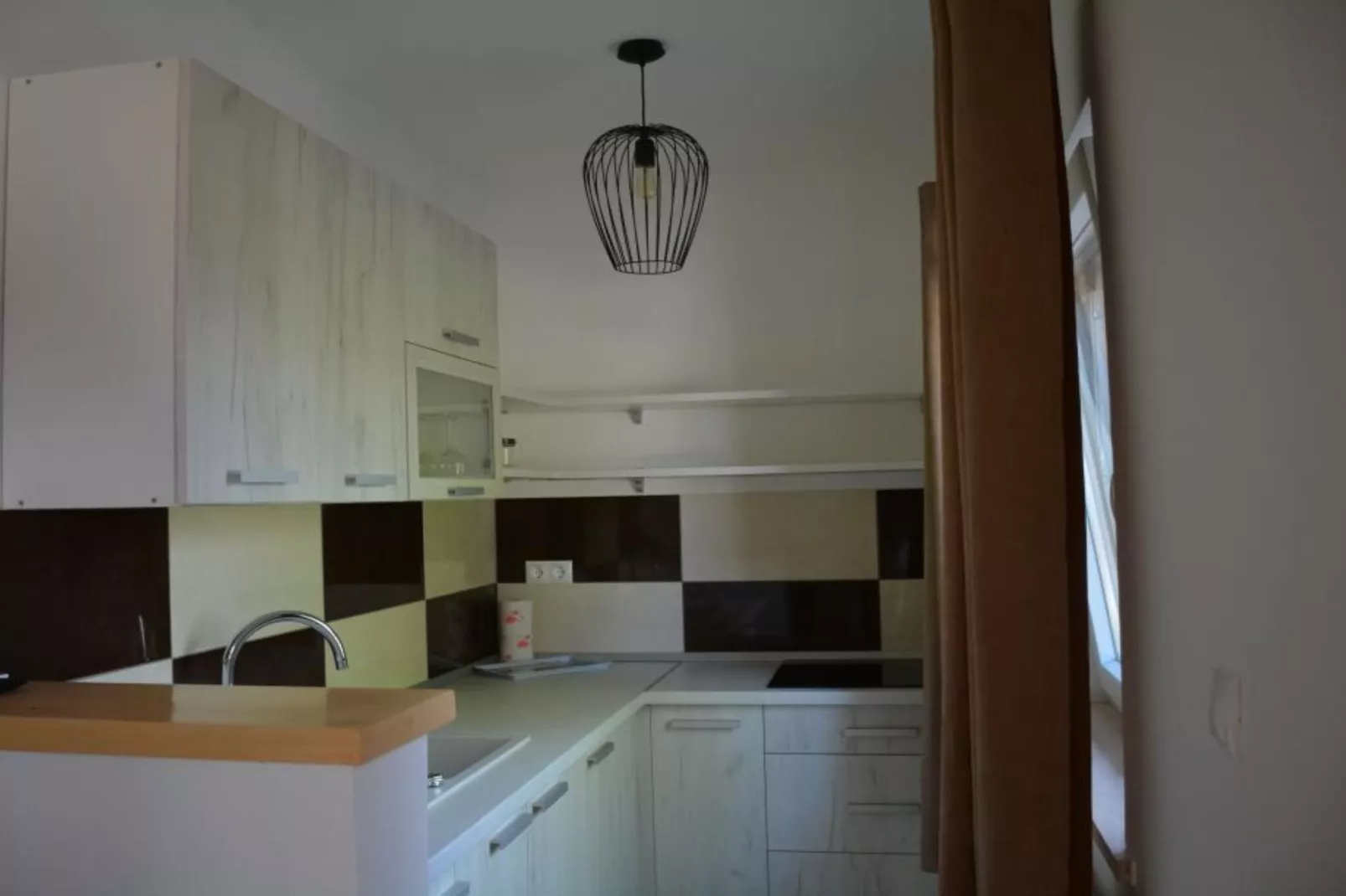 Zevnik Quiet Retreat with Stunning Views and Equestrian Activities - One Bedroom Apartment-Keuken