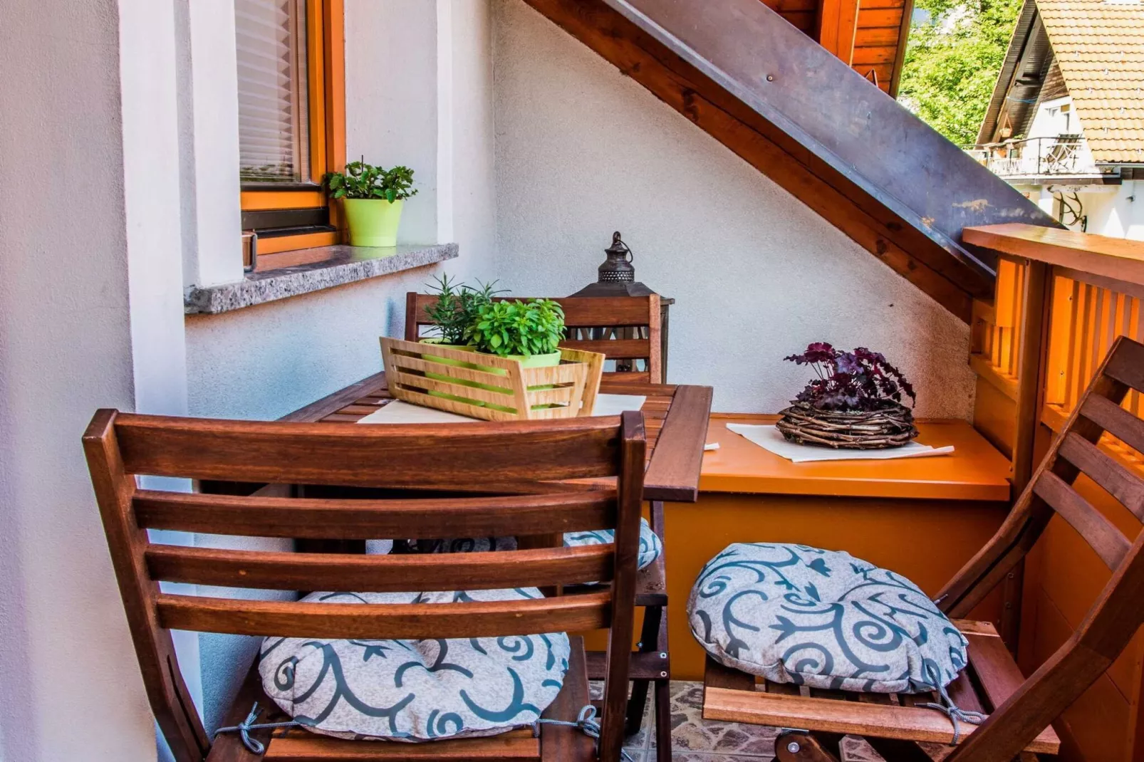 Riverside Pines Luce Apartments with Balcony - Studio Apartment with Balcony-Eetkamer