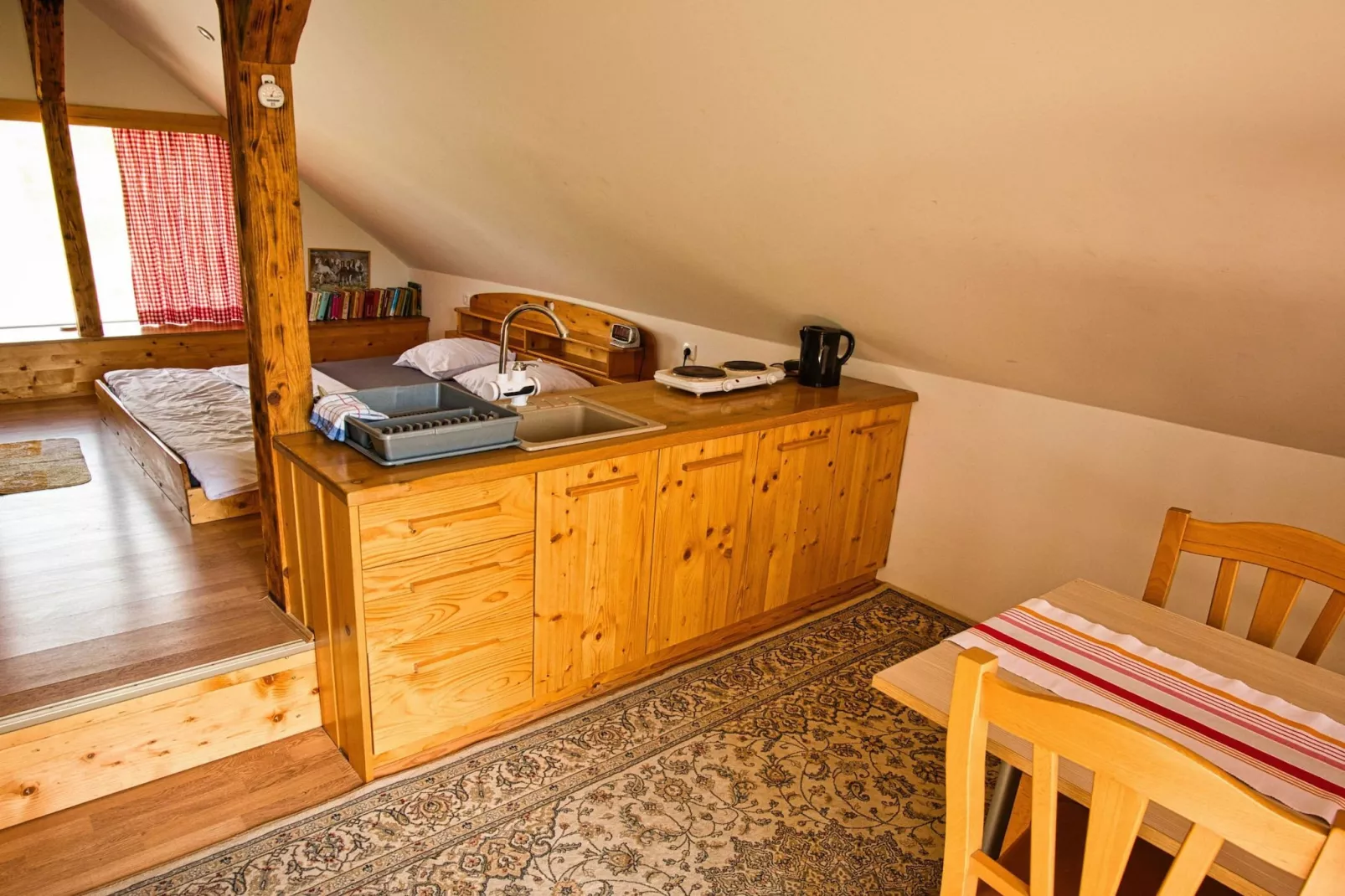 Visnja Gora Meadow Hideaway with Terrace - One Bedroom Cottage with Terrace (owner Hiška na skalci)-Slaapkamer