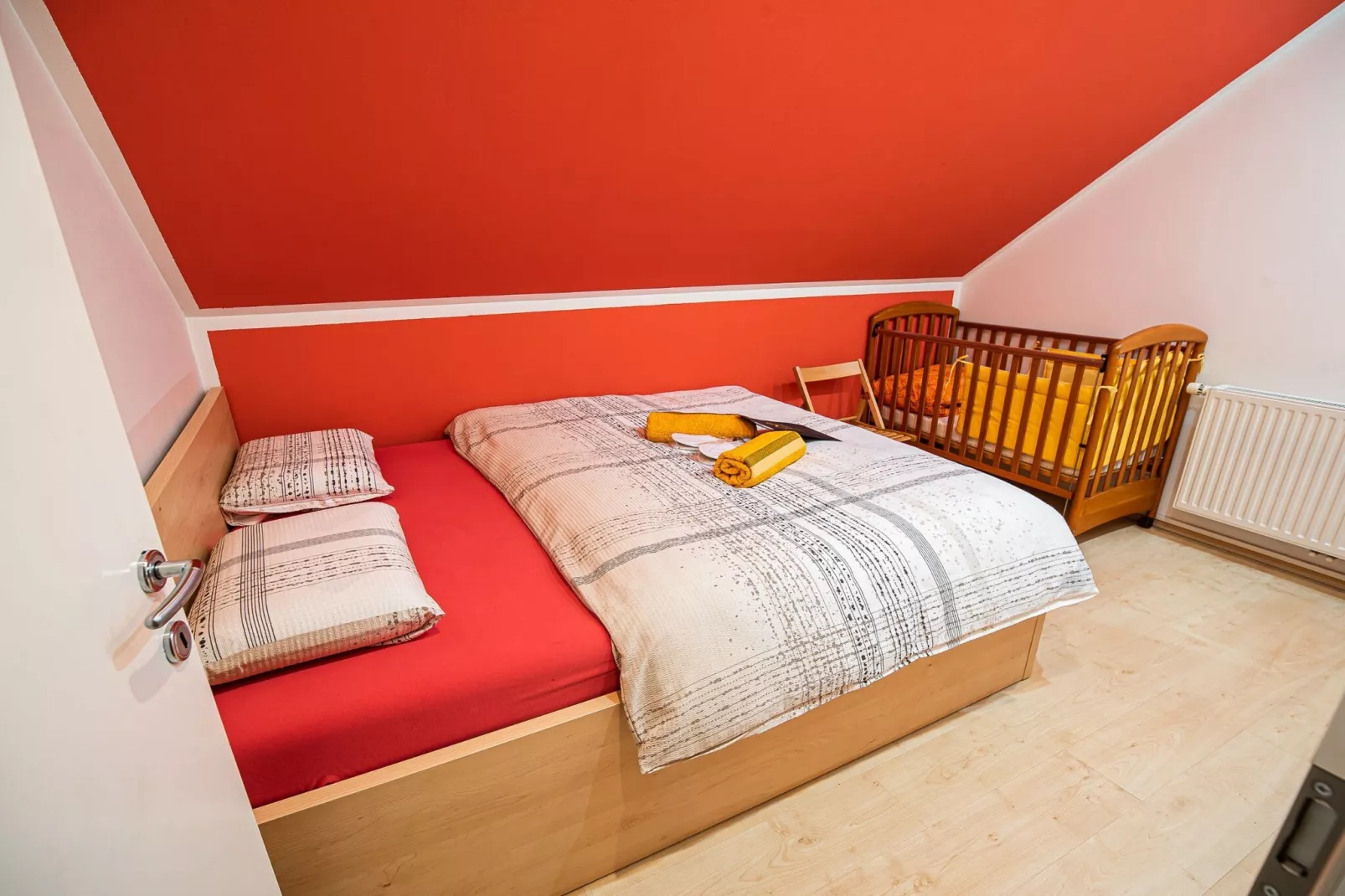 Elegant and Stylish Retreat Apartments with Terrace - Three Bedroom Apartment with Terrace-Slaapkamer