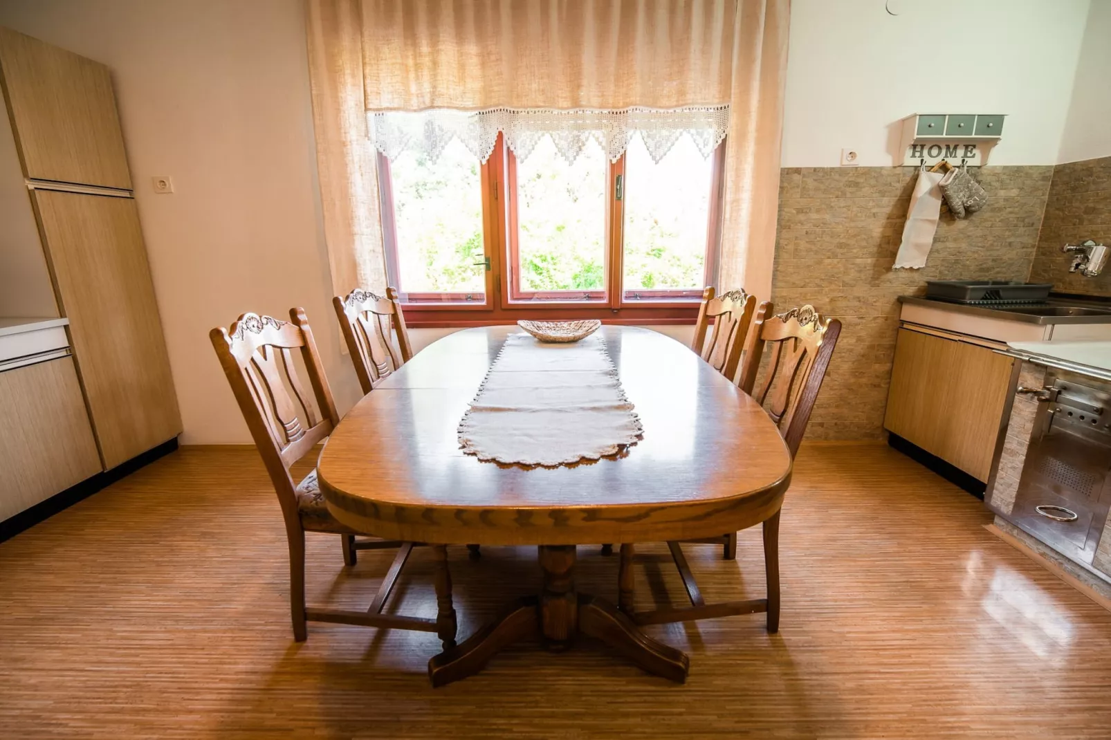 Bloomfield Retreat Country House with Sauna - Three Bedroom Country House-Keuken