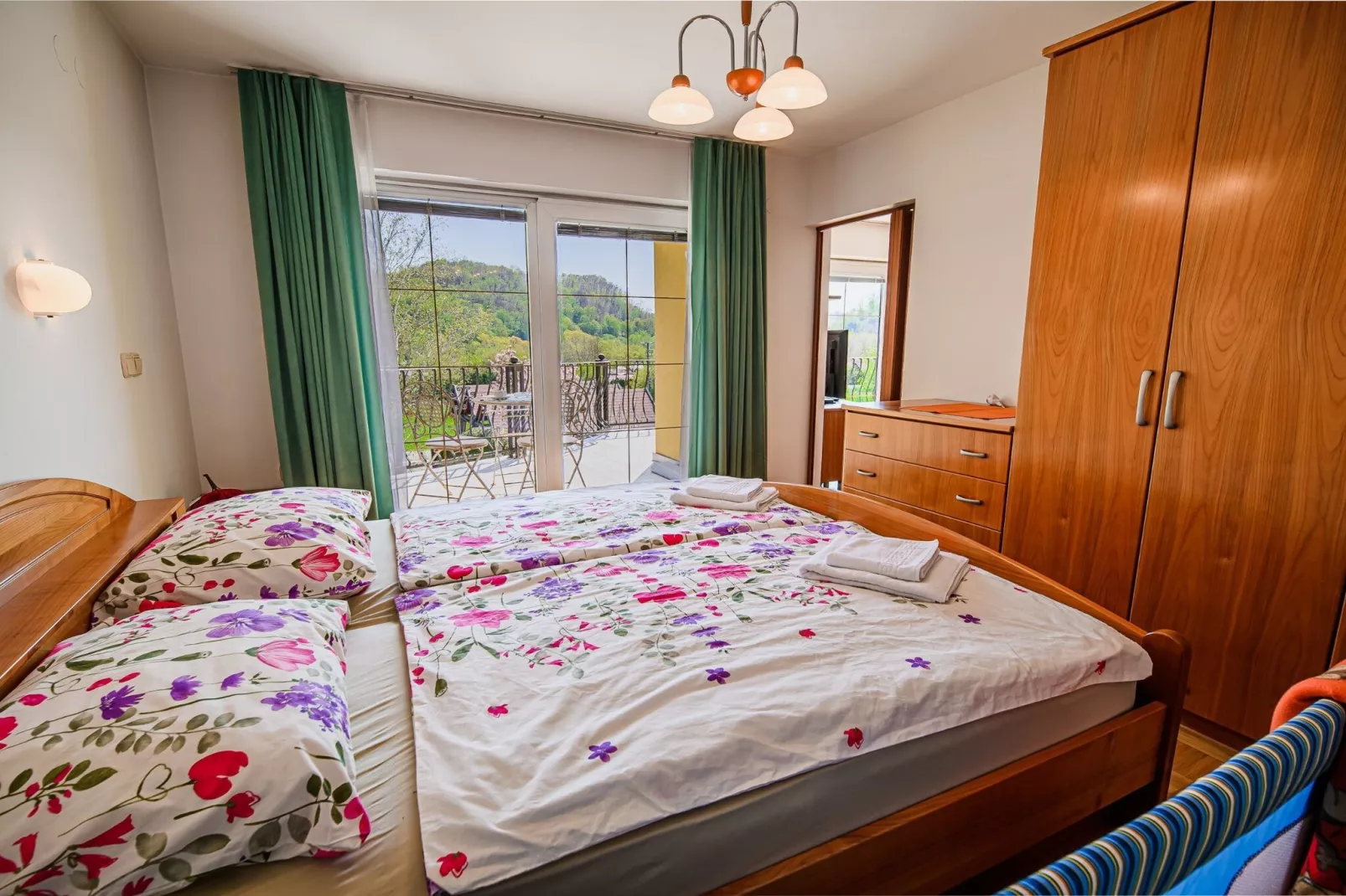 Sunny and Spacious Apartments with Terrace near Water Park - One Bedroom Apartment with Terrace-Slaapkamer