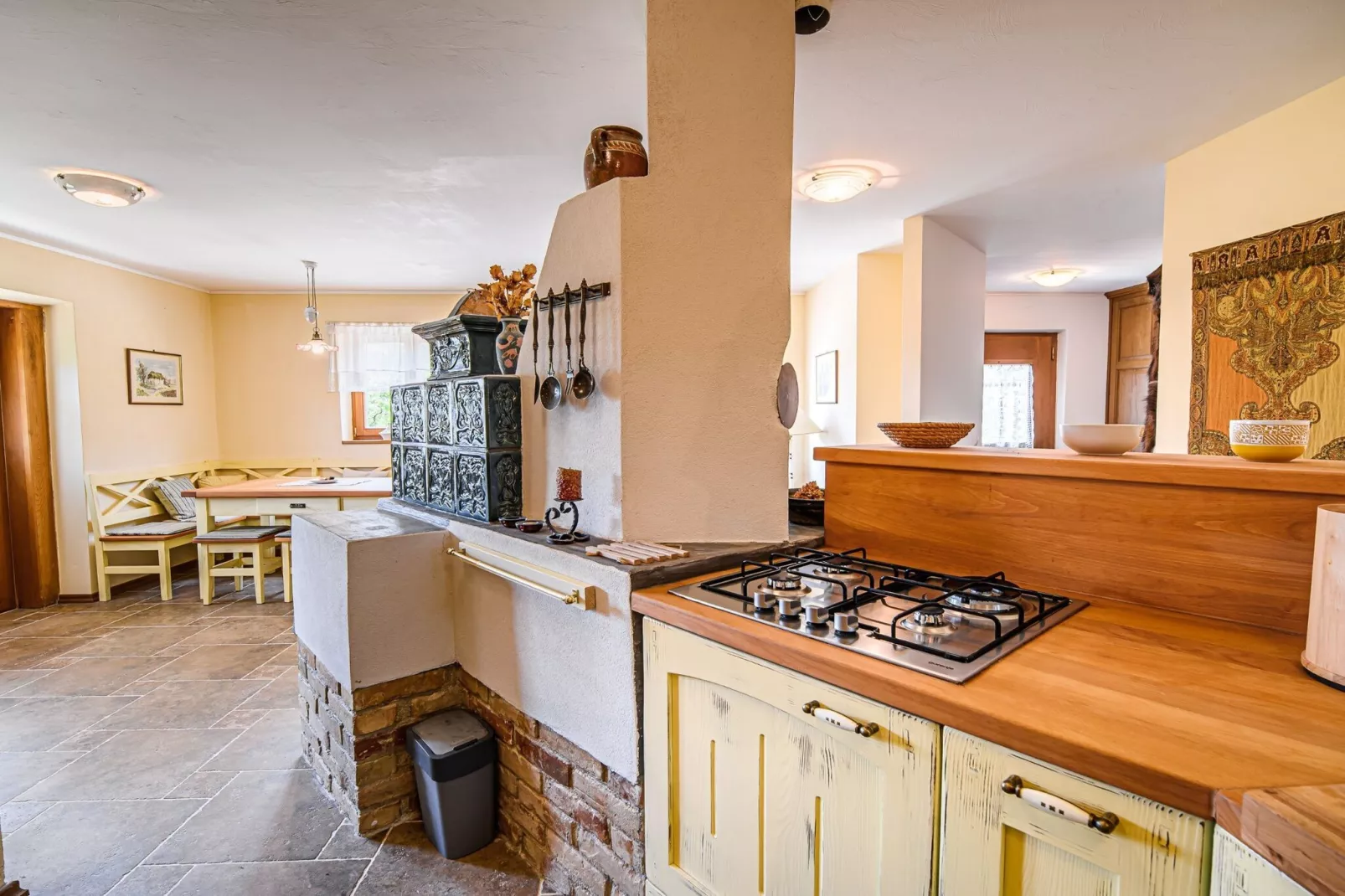 Hidden Authentic Haven Apartments - One Bedroom Apartment with Terrace-Keuken