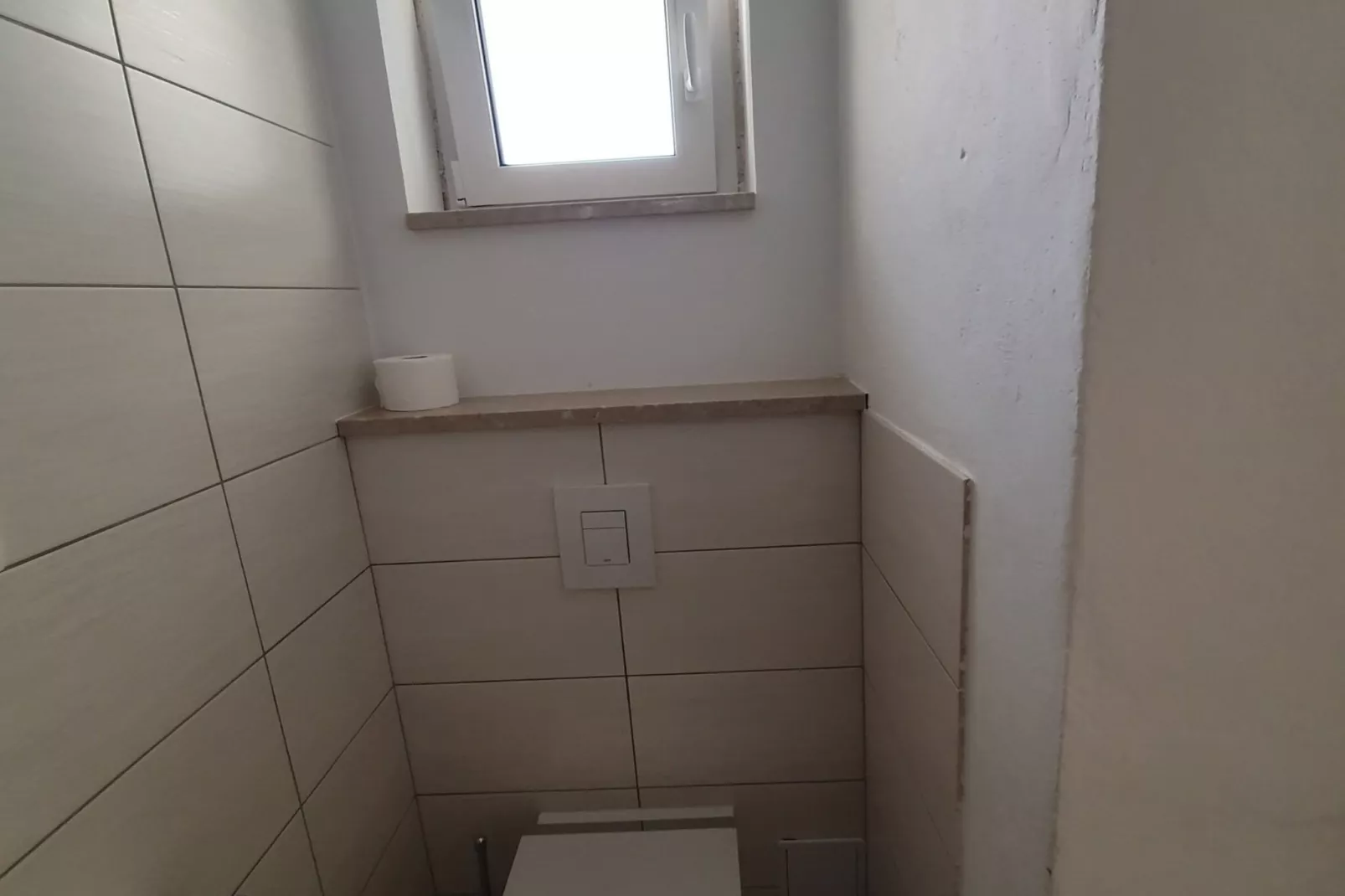 Komen Getaway Holiday Home with Balcony - Four Bedroom Holiday Home with Balcony-Badkamer