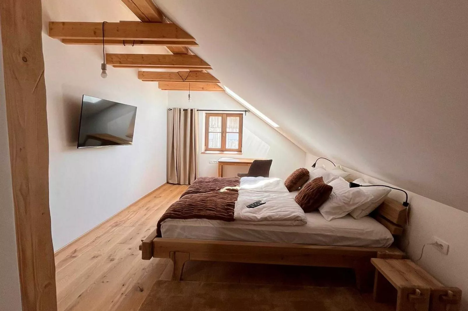 Mountain View Villa with Sauna and Hot-Tub - Three Bedroom Villa with Sauna and Hot-Tub-Slaapkamer