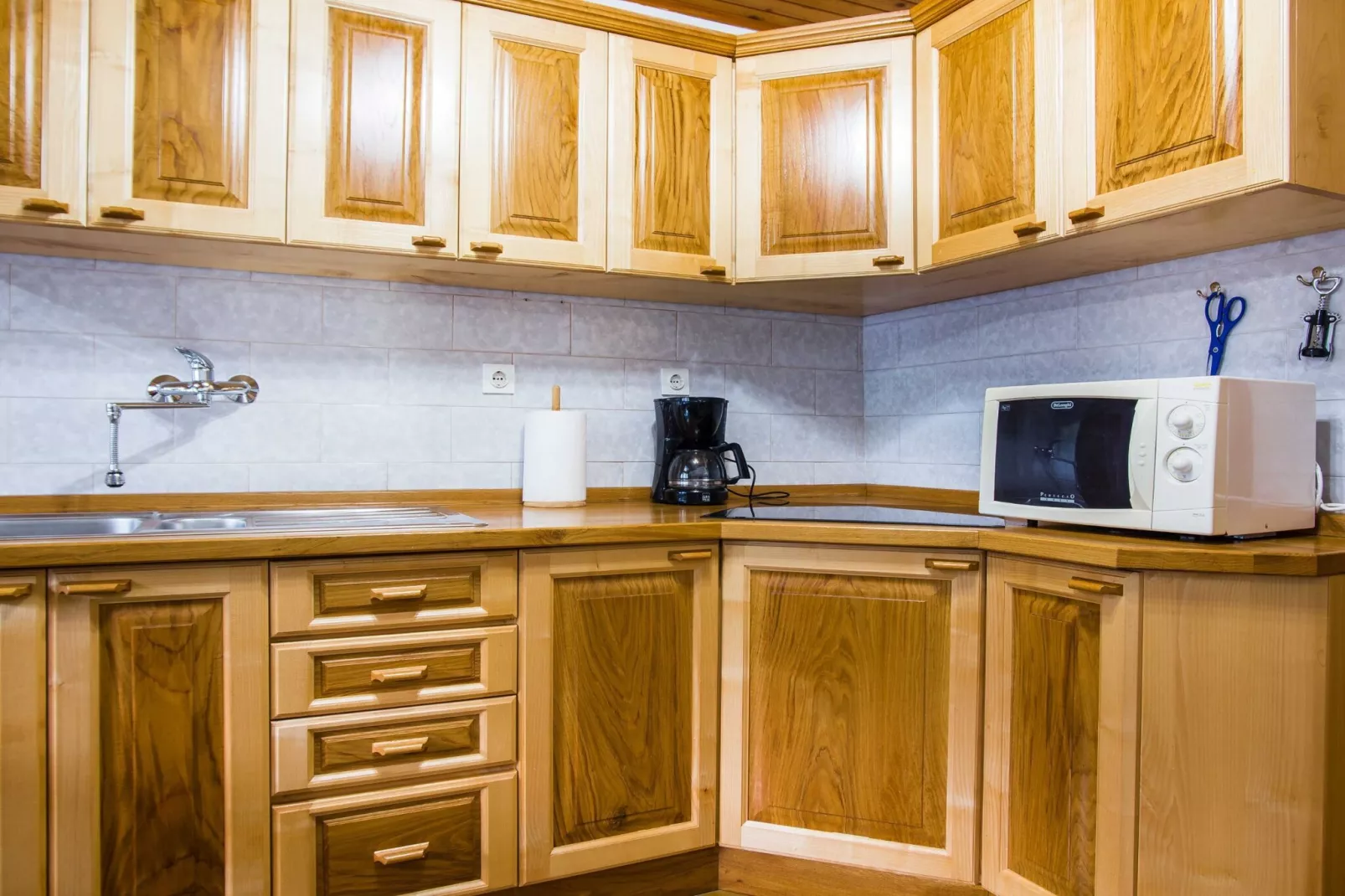 Rustic Authentic Holiday Home with Terrace and Wood Stove - Three Bedroom Holiday Home with Terrace-Keuken