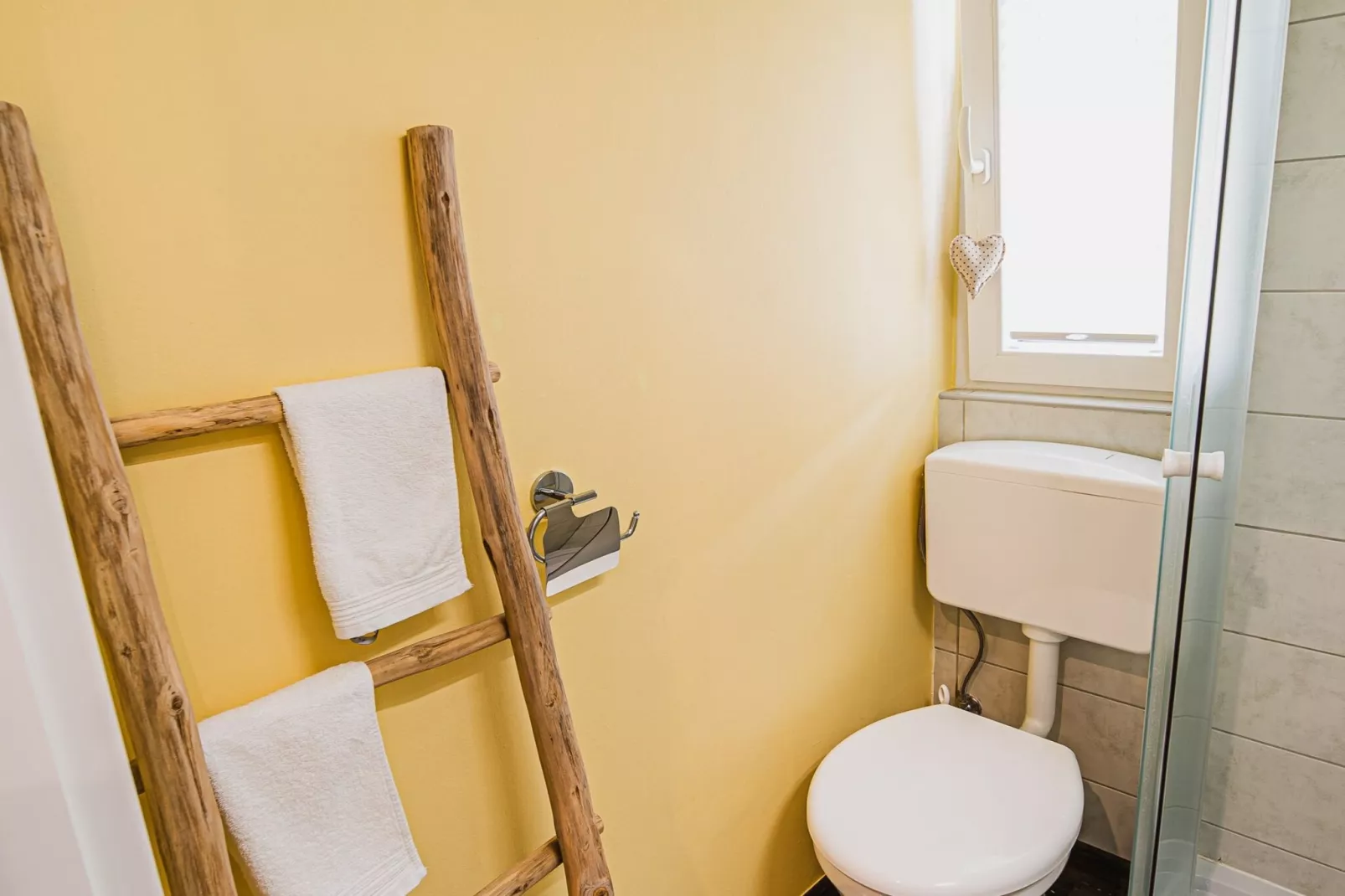 Enchanting Rural Apartment with Terrace - Studio Apartment with Terrace-Badkamer