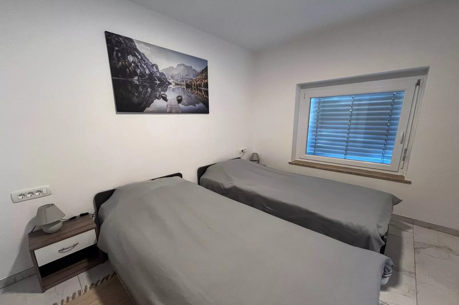 Delightful Cozy Riverside Apartment - One Bedroom Apartment with Terrace-Slaapkamer