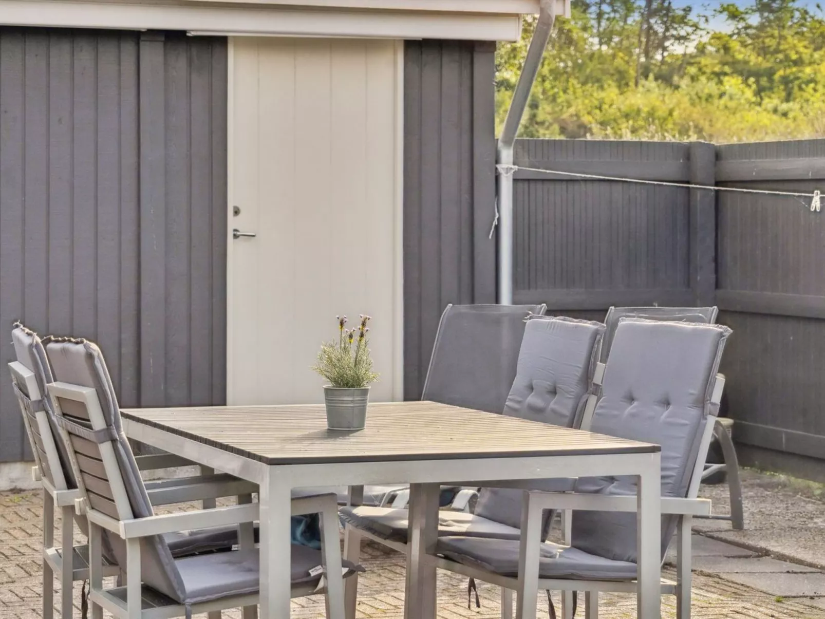 "Hannah" - 200m from the sea-Buiten