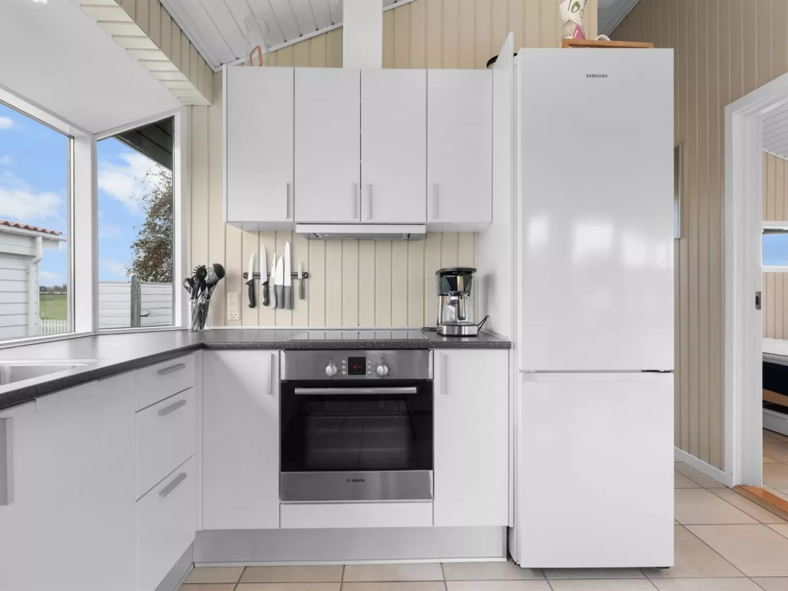 "Roya" - 100m from the sea-Binnen