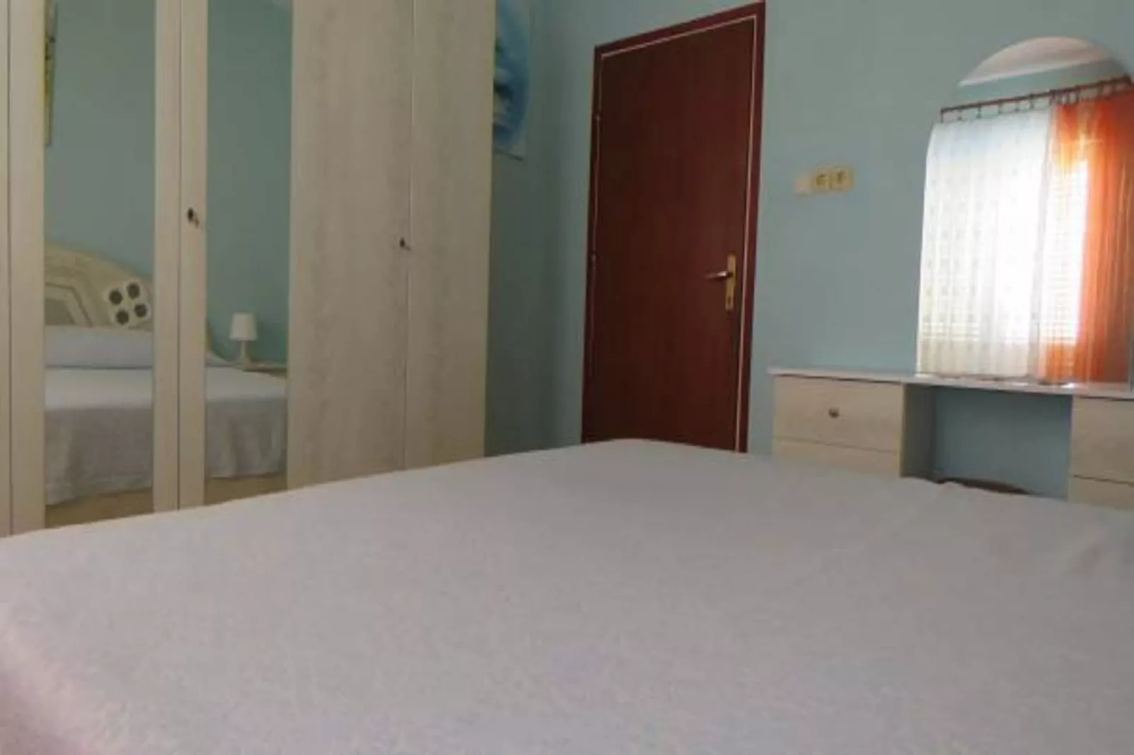 Serene Barbat Escape with Just Minutes from the Beach - One Bedroom Apartment with Balcony 1-Slaapkamer