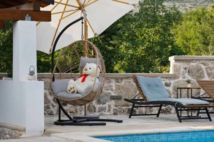 Holiday Home Lišnjak - Three Bedroom Holiday Home with Pool-Buitenlucht