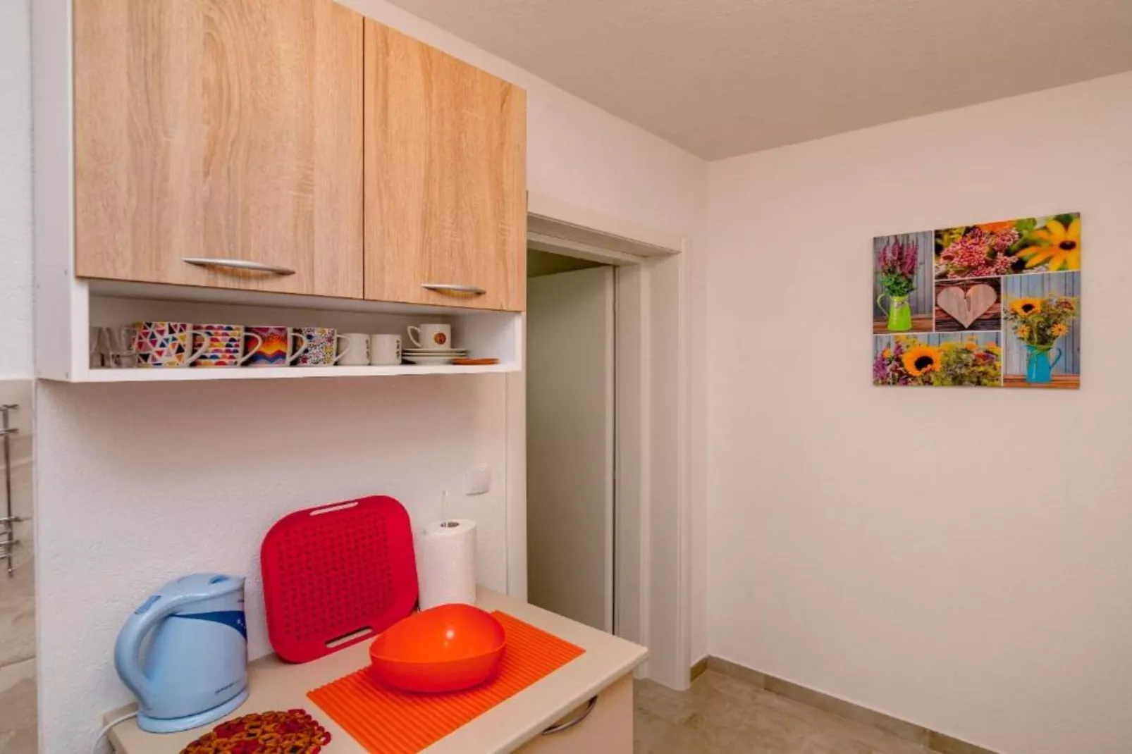 Tranquil Retreat with Private Pool in Lustica Bay - One Bedroom Apartment with Balcony and Sea View 1-Keuken