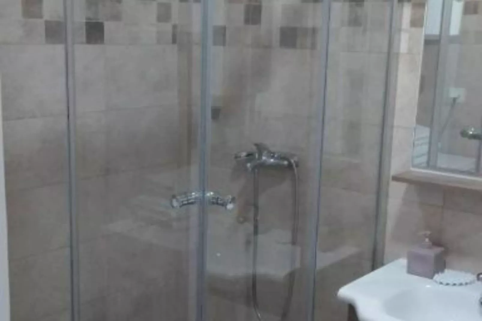 Adriatic Haven – Cozy Tivat Apartment with a Terrace - One Bedroom Apartment-Badkamer