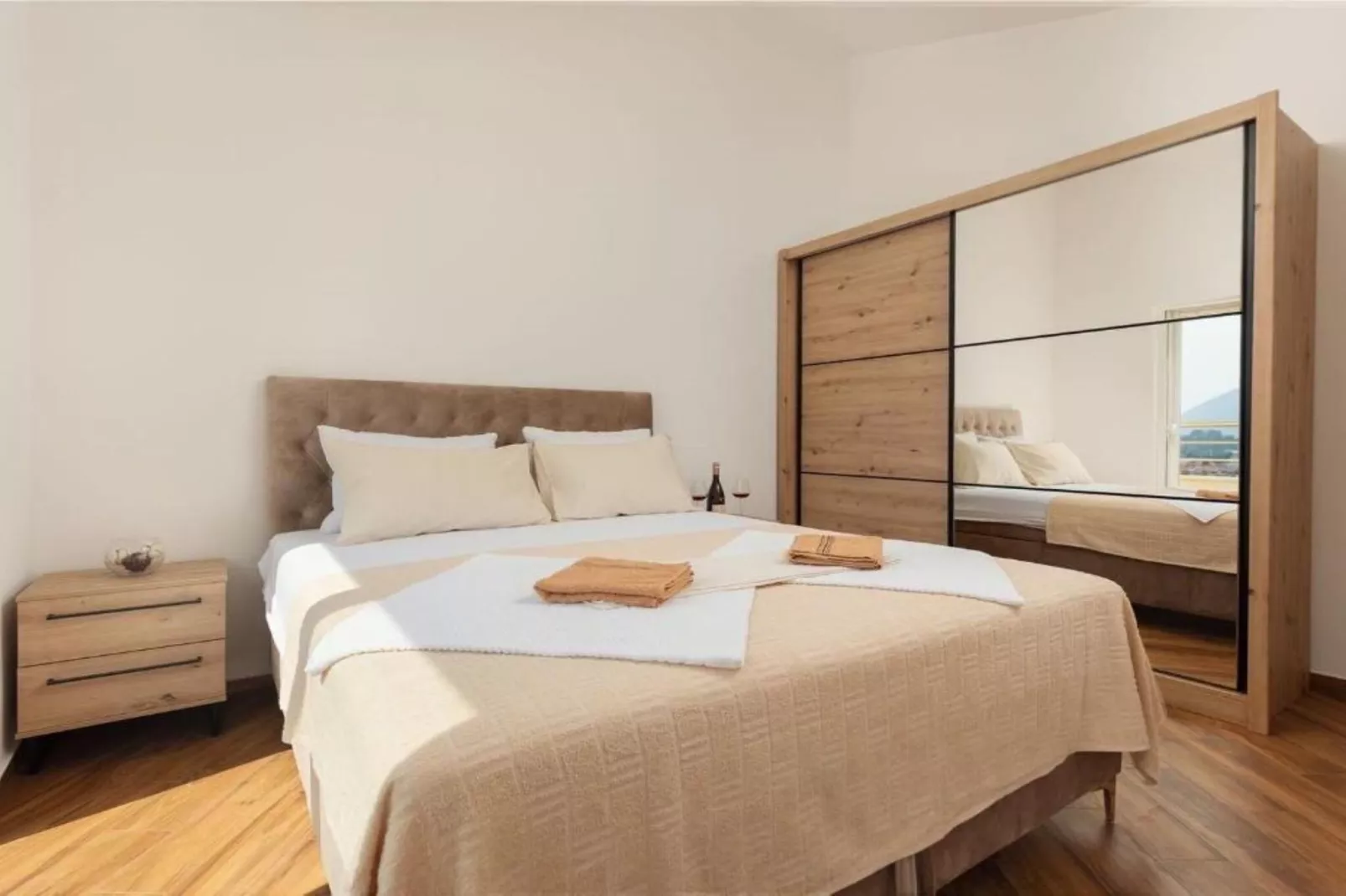 Stylish Budva Apartment with Panoramic Views - Two Bedroom Apartment-Slaapkamer