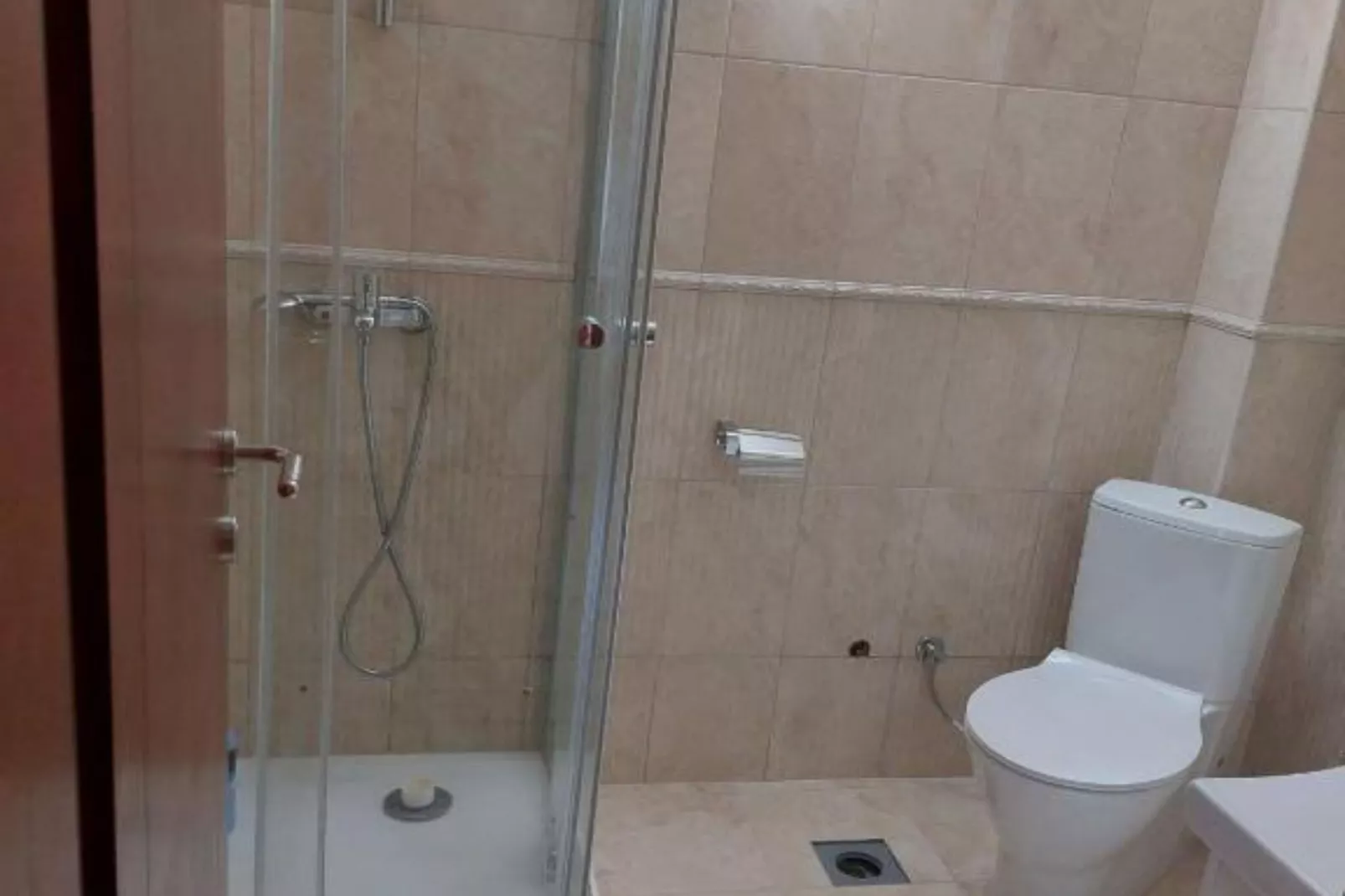 Deluxe City Escape with Modern Comforts & Garage - Double Room-Badkamer