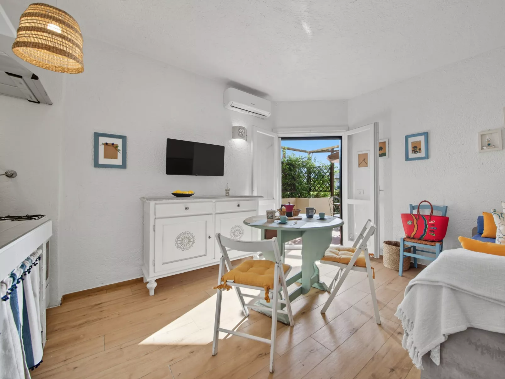 Iris 5, Terza Spiaggia-Binnen