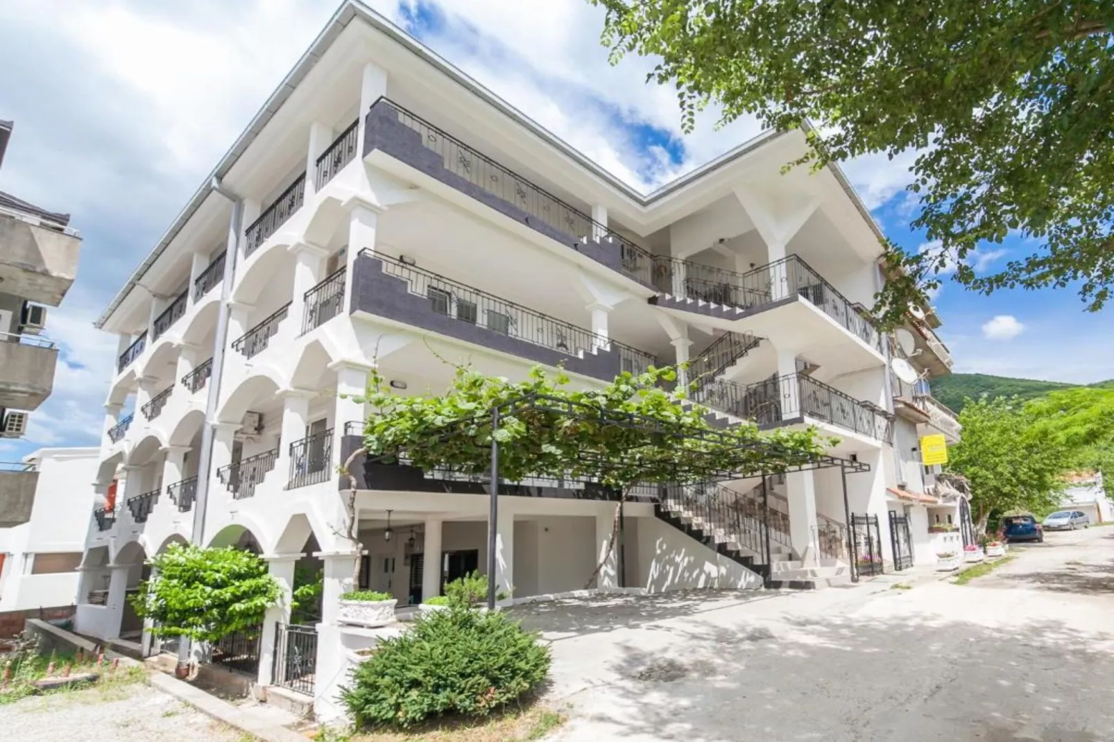 Perfect Budva Stay Near the Sea & Aqua Park - - Triple Studio 2\/4-Buitenlucht