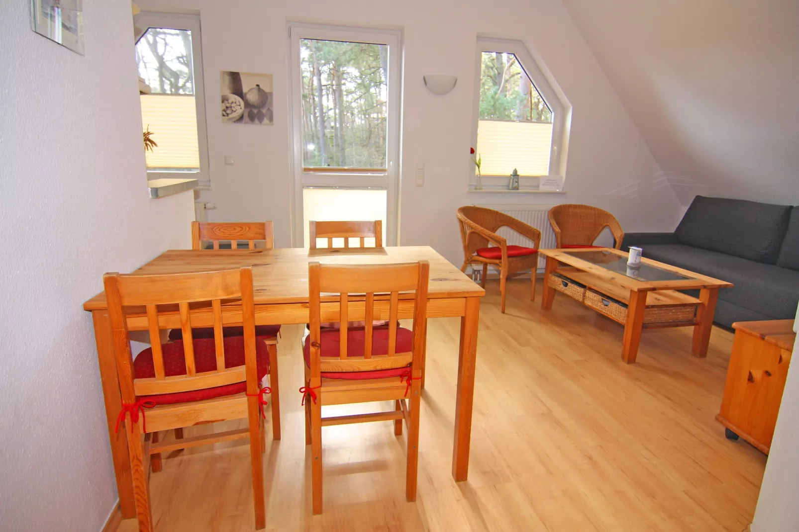 OG links 50 qm-Eetkamer