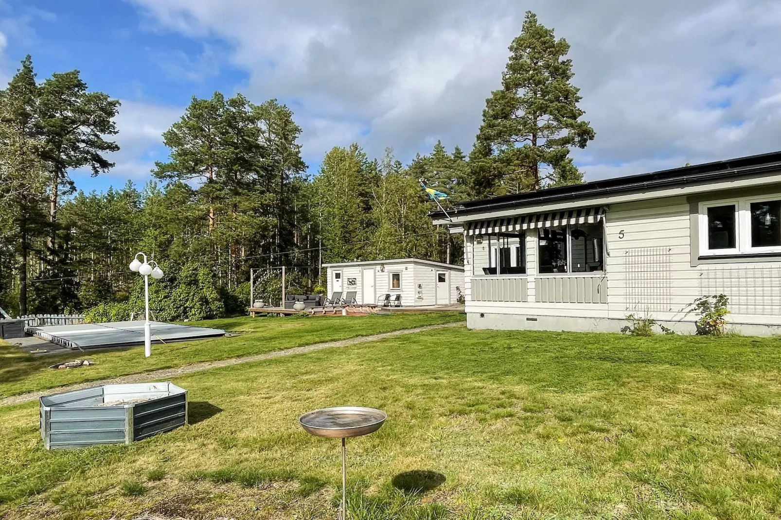 Villa in de archipel met zwembad en terras-Buitenlucht