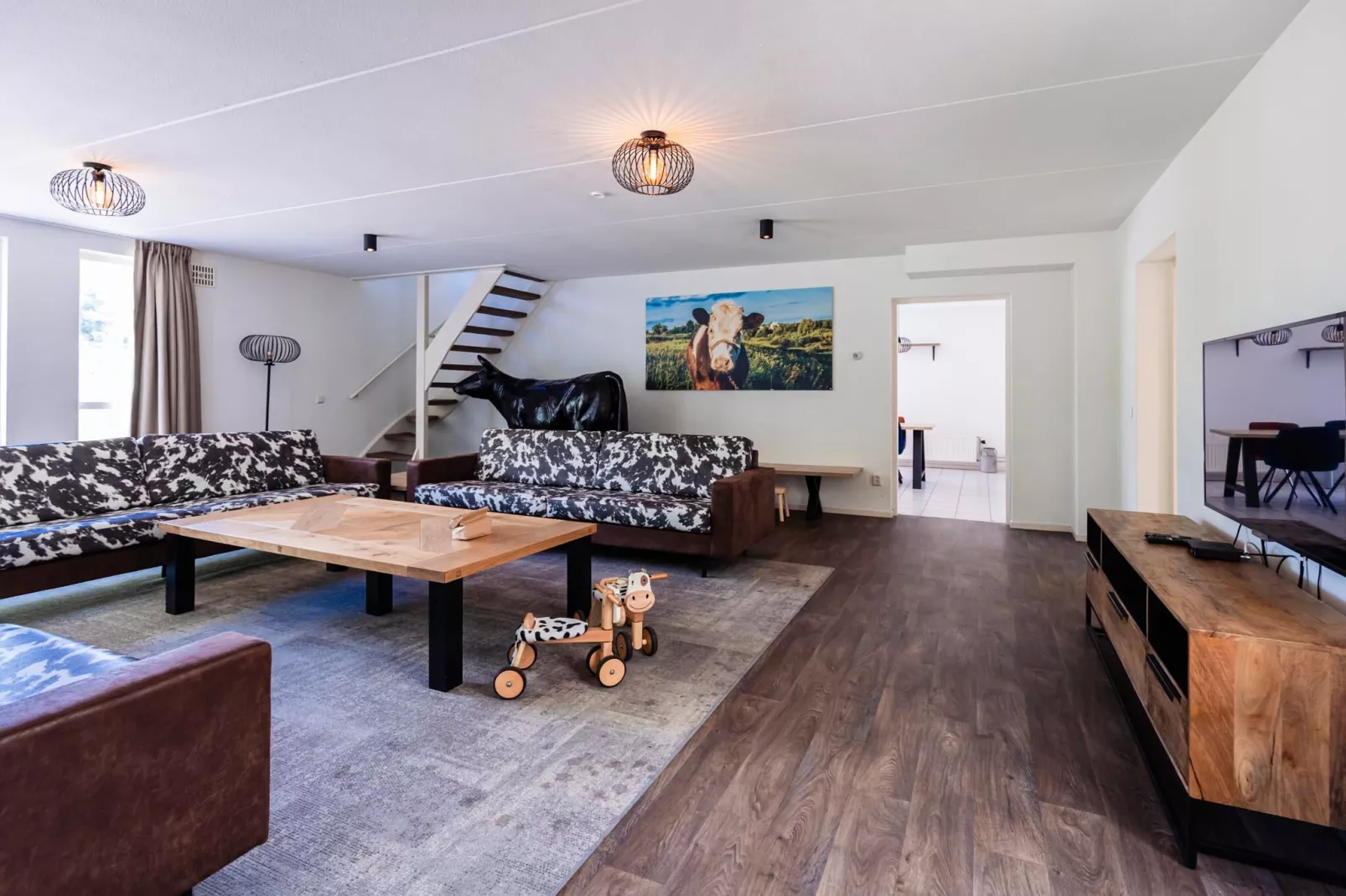 16 - Persons Family bungalow-Woonkamer