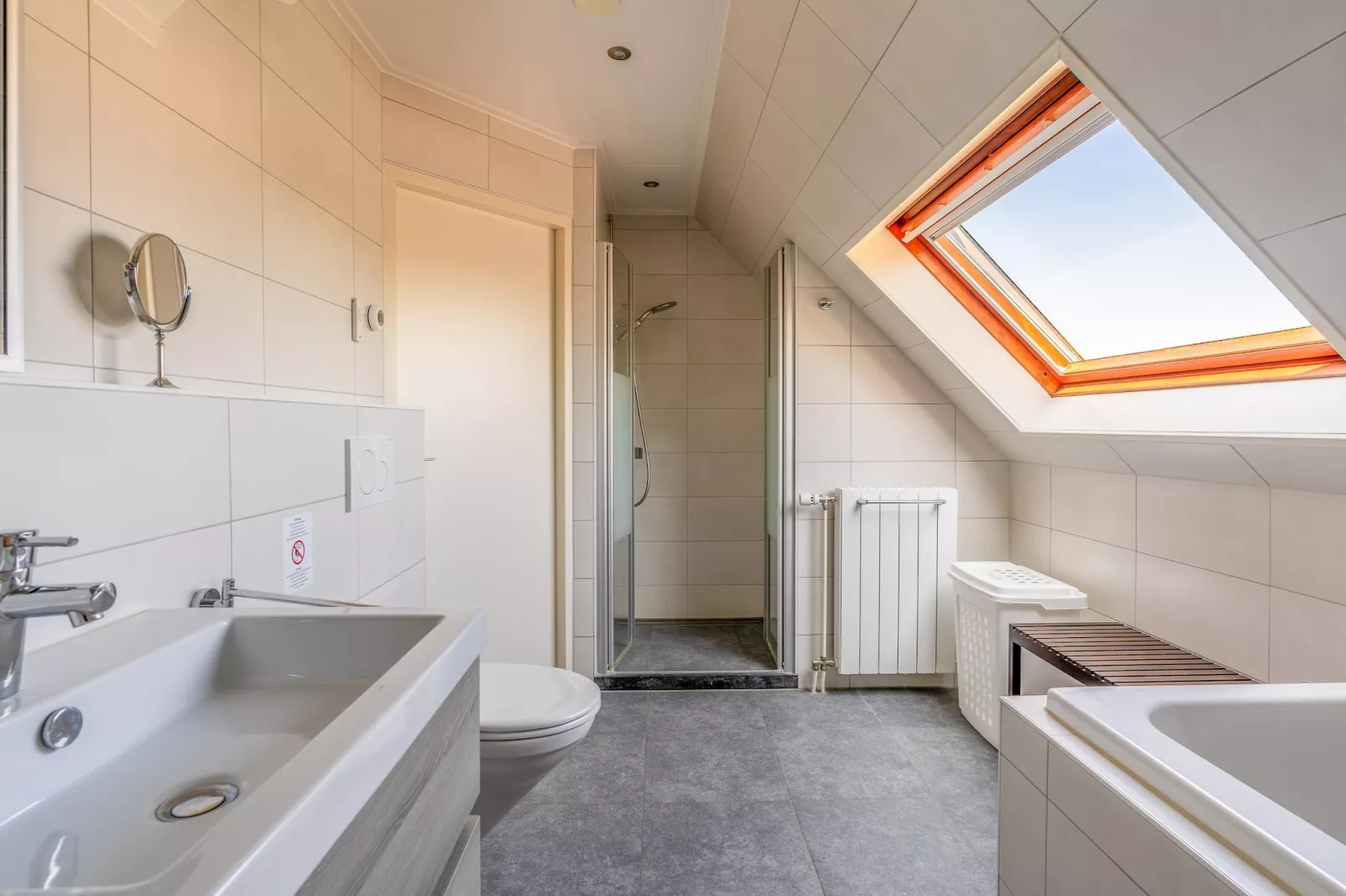 Kamperfoelie 75-Badkamer