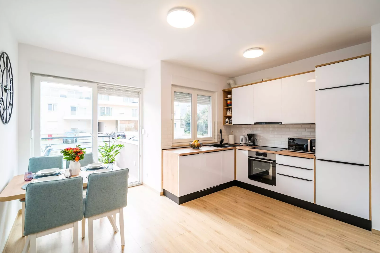 Apartment Zoric - Two Bedroom Apartment with Balcony-Keuken