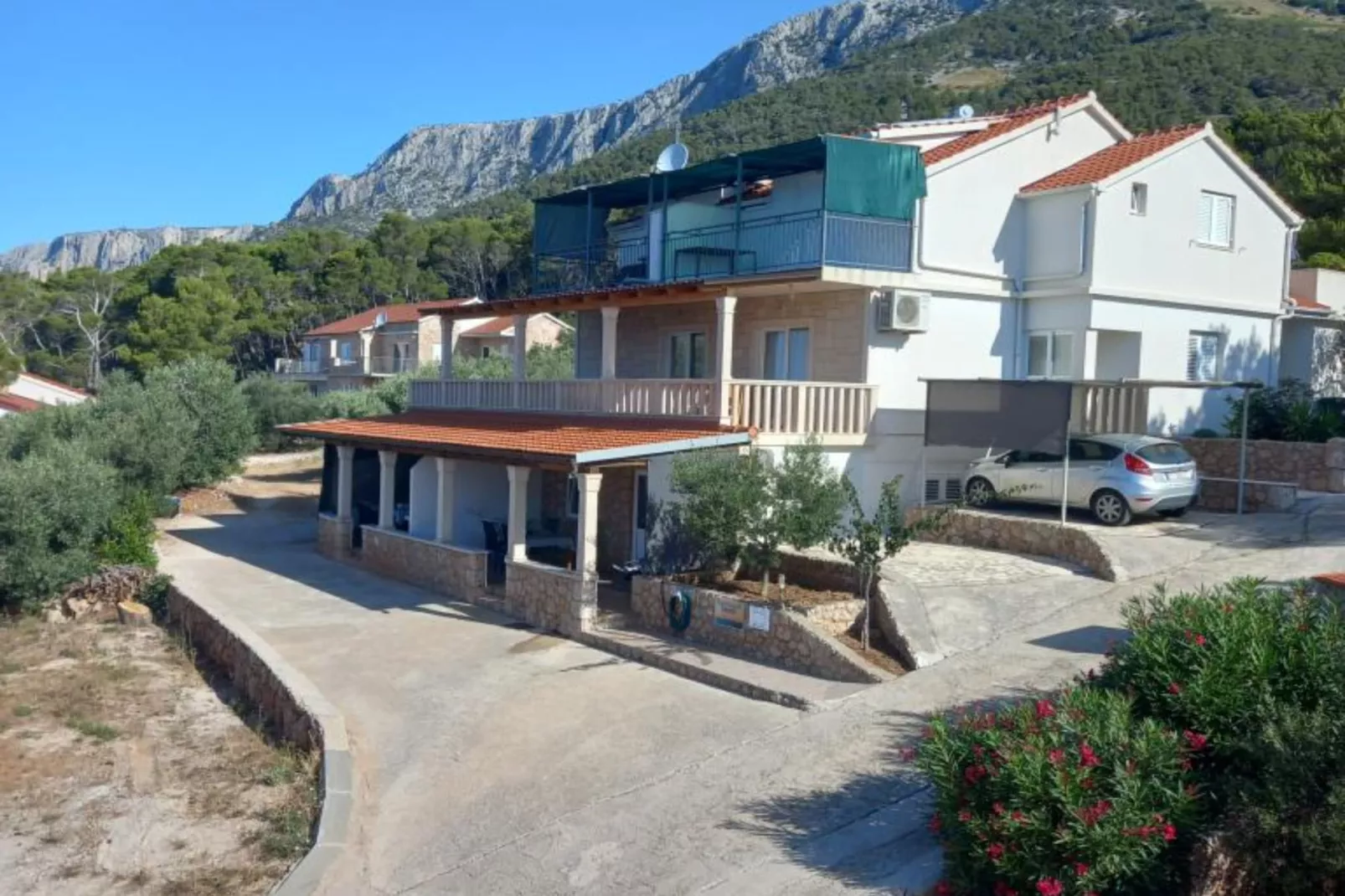 Superior One Bedroom Apartment with Balcony and Sea View-Buitenlucht