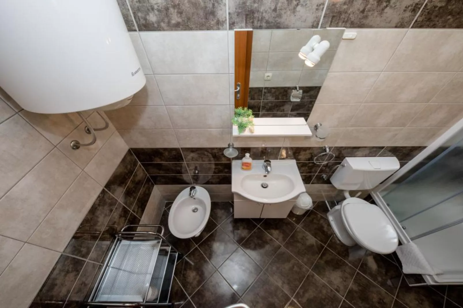 Three Bedroom Apartment with Terrace 2-Badkamer