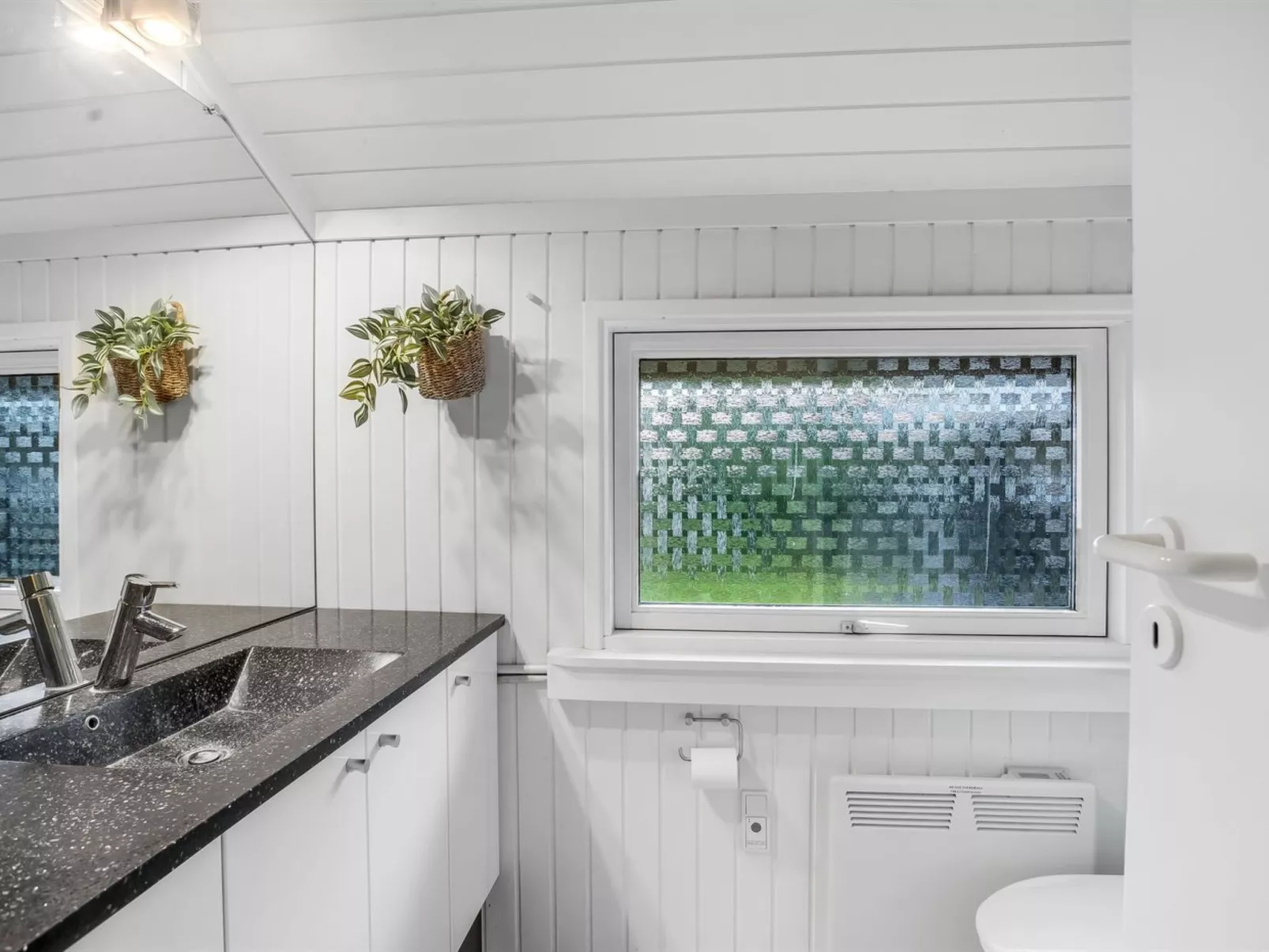 "Lirim" - 400m from the sea-Binnen