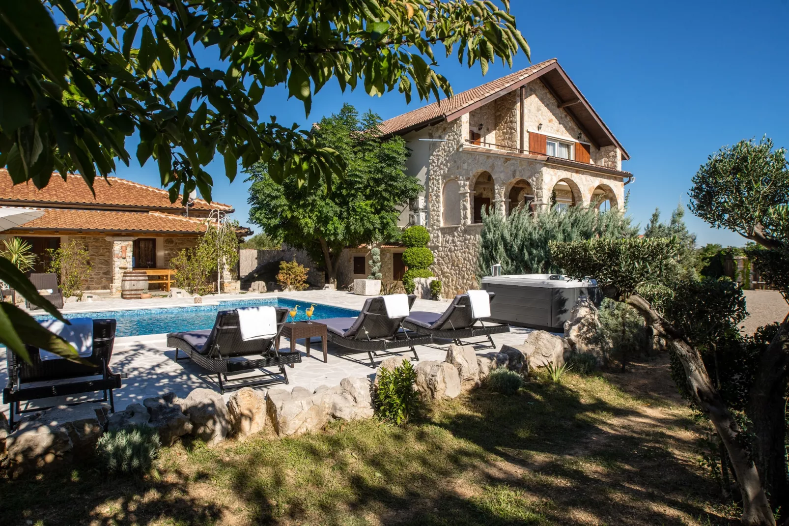 Villa Olea with private heated pool-Buitenkant zomer