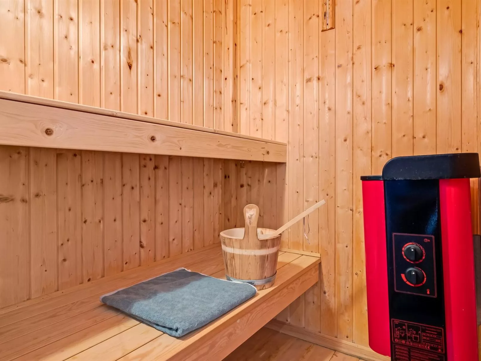 "Edvard" - 300m from the sea-Binnen