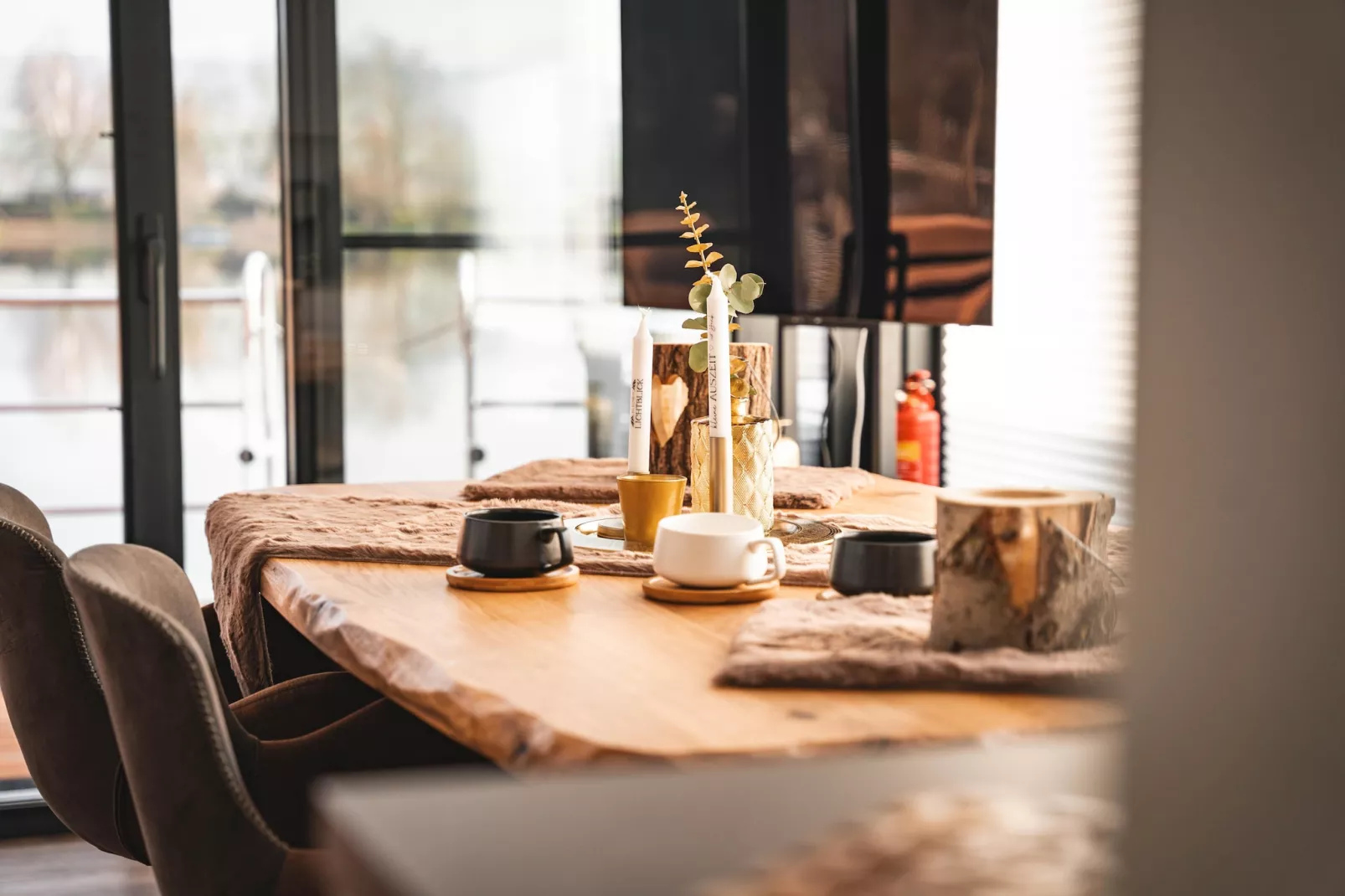 Hausboot in Höxter-Woonkamer