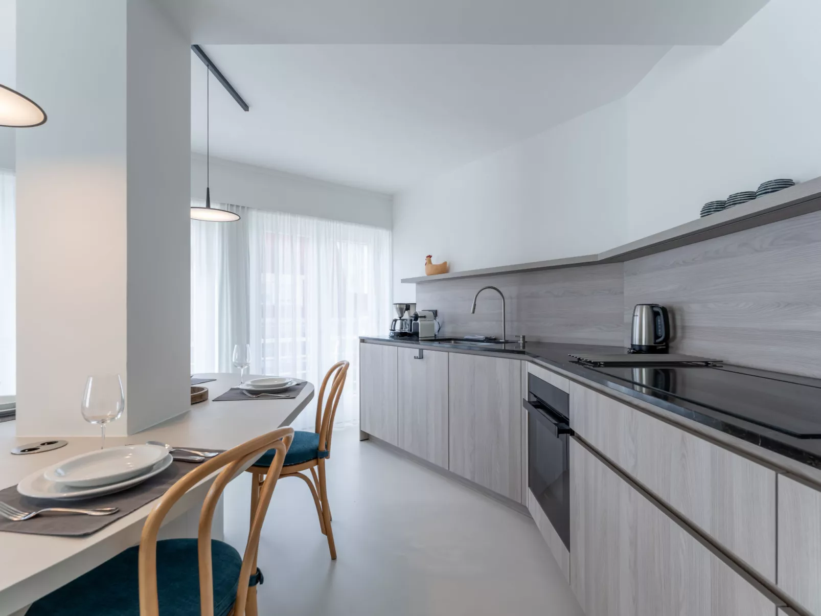 Marie Antoinette close by the sea-Binnen