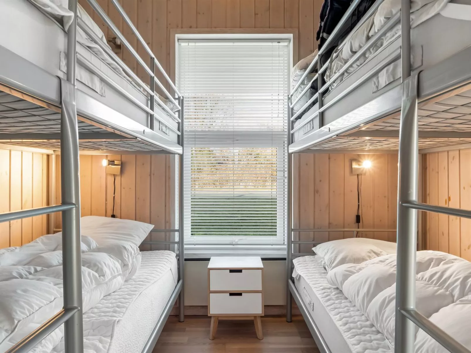 "Tjorven" - 400m from the sea-Binnen