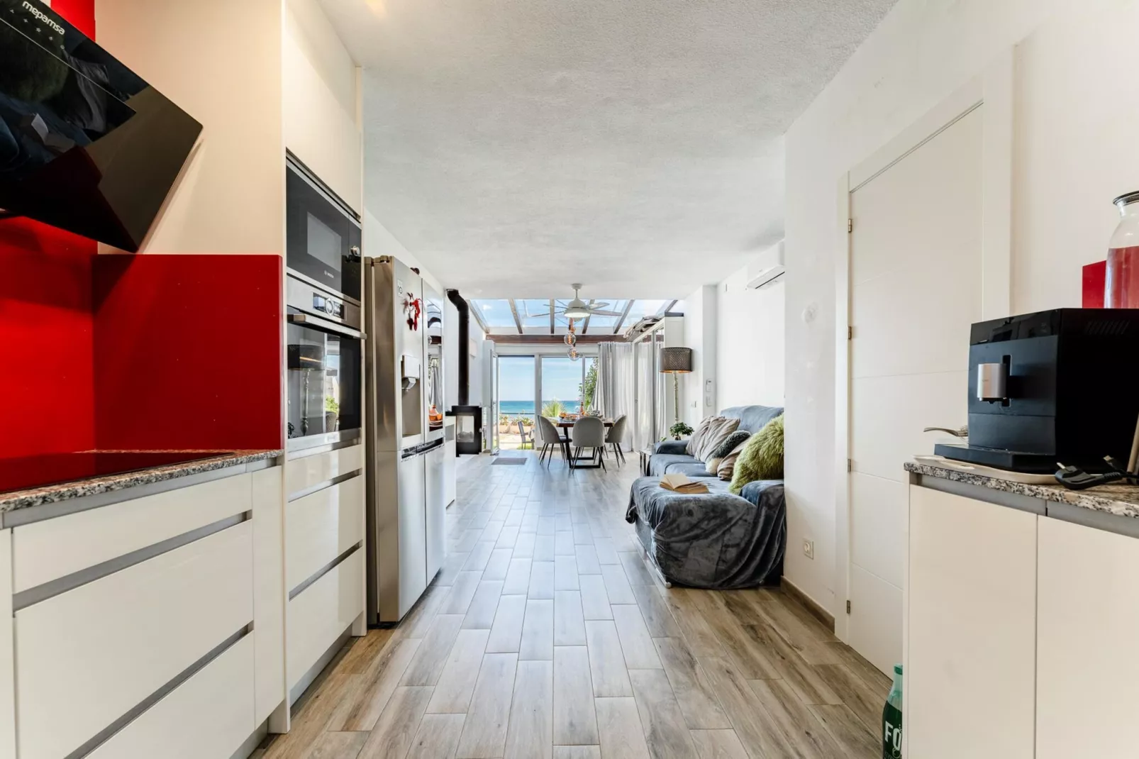 CT 400 - Faro's Beachfront House in Calahonda-Keuken