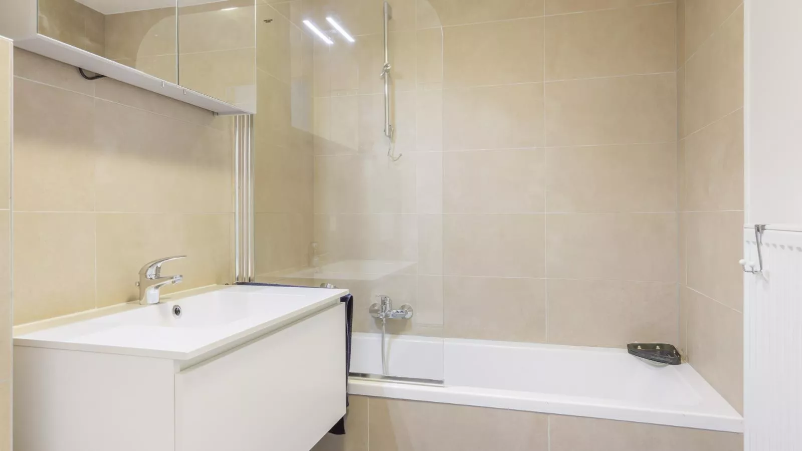 B City Complex - 0209-Badkamer