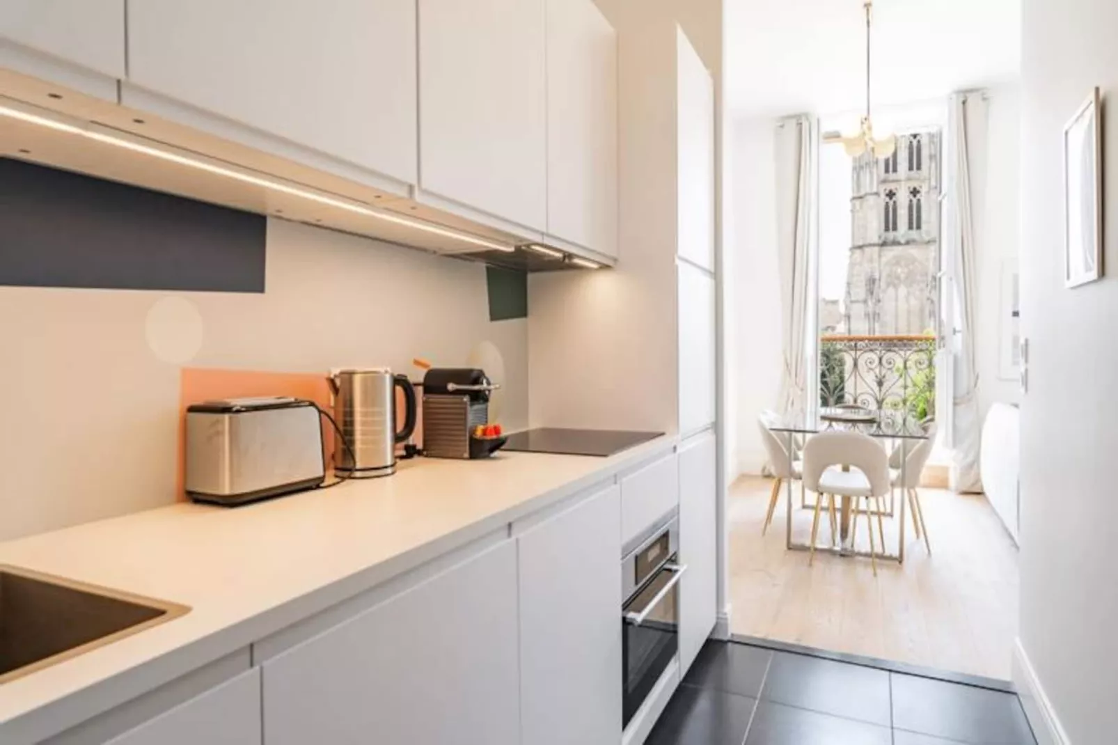 Appartement Place Pey Berland Avec Balcon Et Parking-Niet-getagd